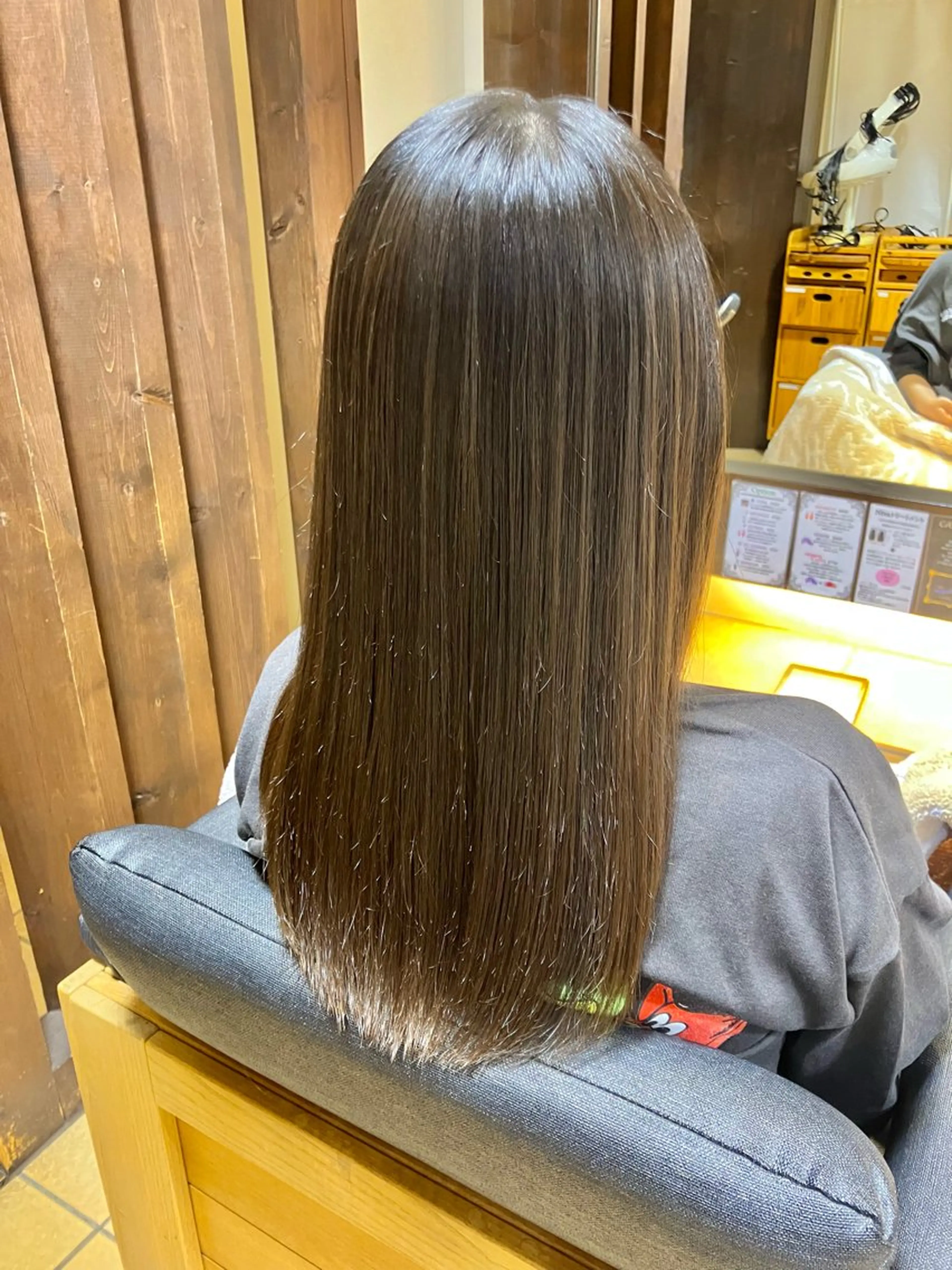 セミロング 酸性ストレート カット 縮毛矯正 奥谷 美代子のヘアスタイル