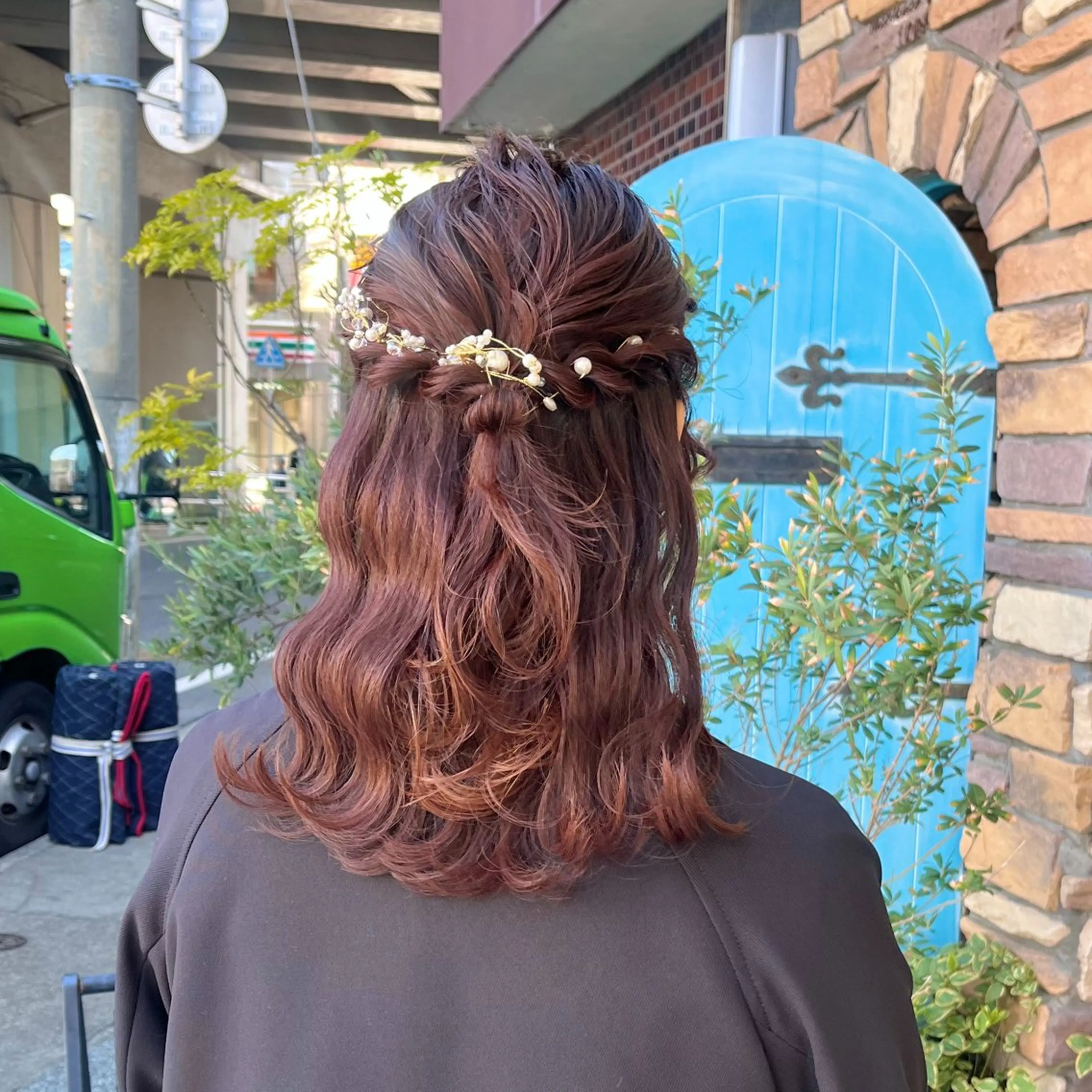 ミディアム ヘアアレンジ ハーフアップ ヘアセット 伊藤 玲衣のヘアスタイル