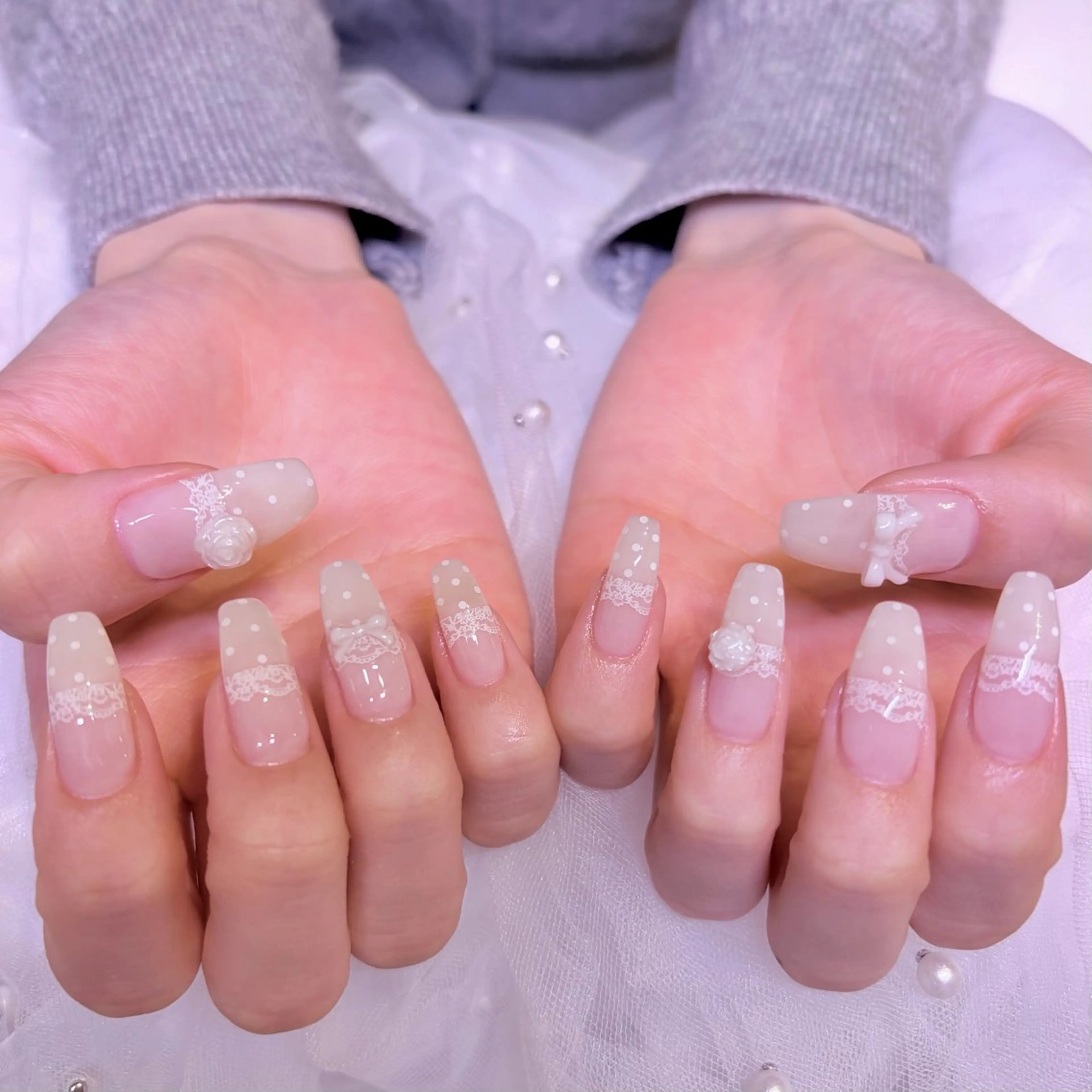 ネイル ドット ホワイト ハンドネイル nail salon e'mu💐のネイルデザイン