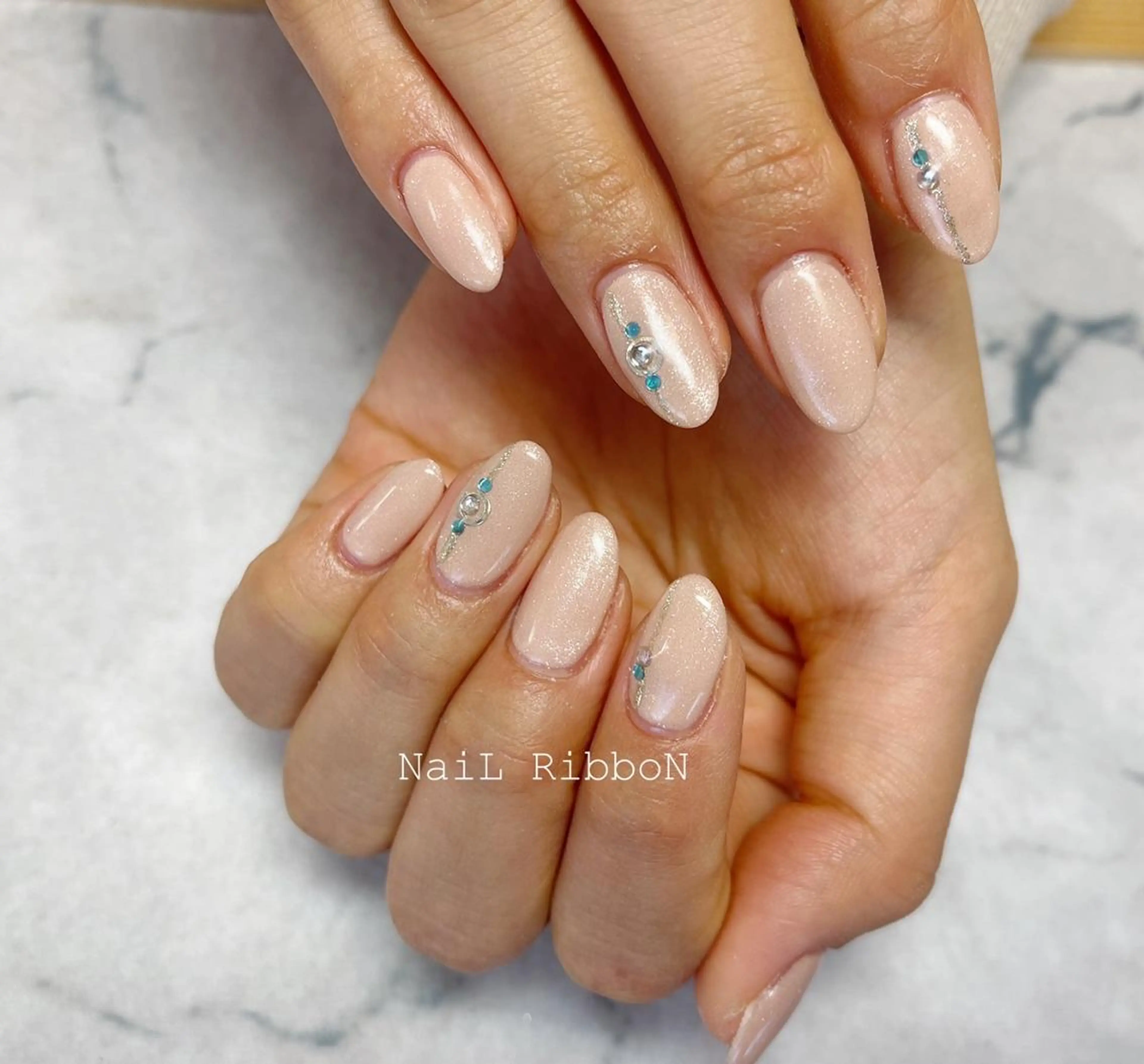 ネイル ネイルリボン 受付スタッフのネイルデザイン