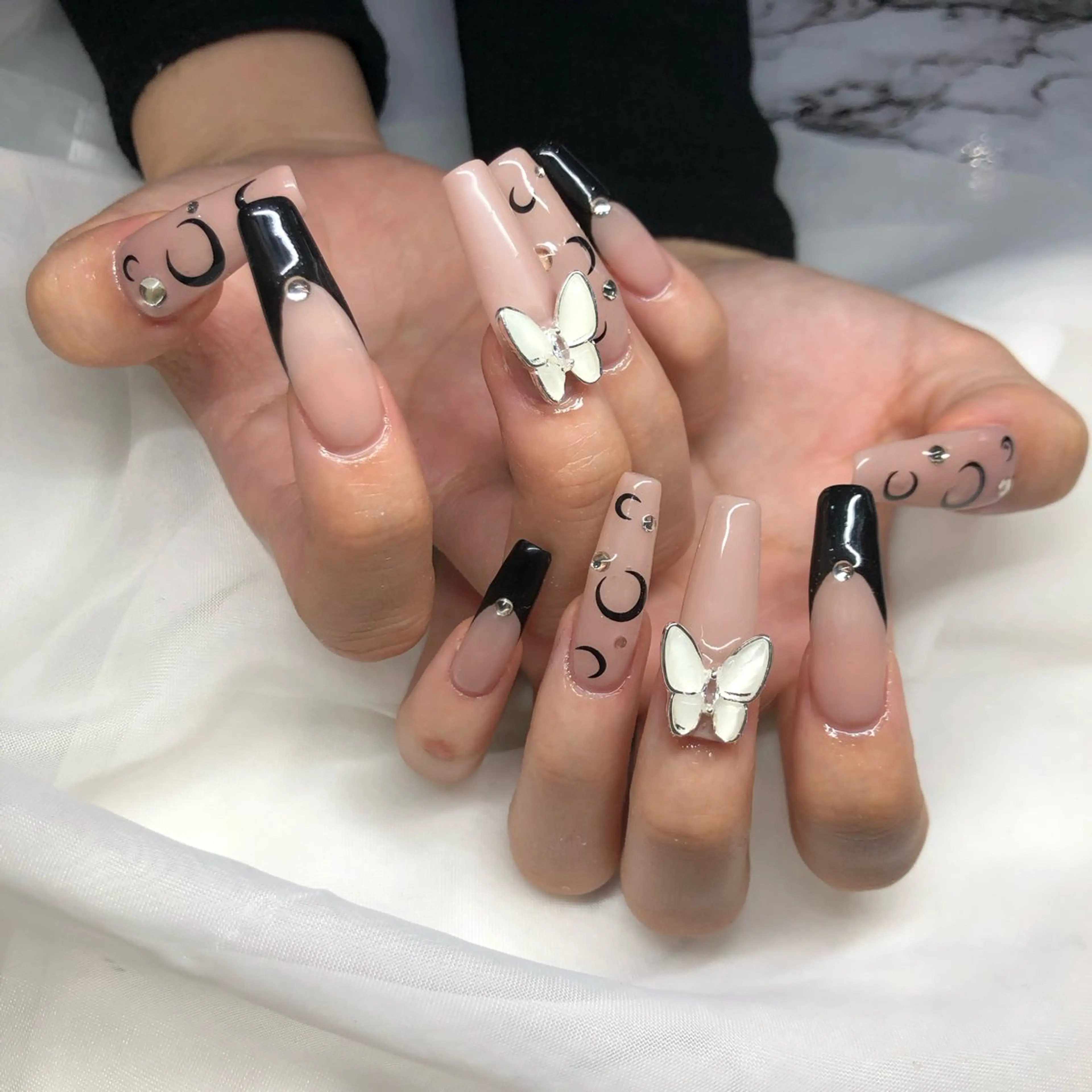 ネイル 長さ出し フレンチネイル ジェルネイル グラデーション マグネットネイル ハンドネイル Gracias. rieのネイルデザイン