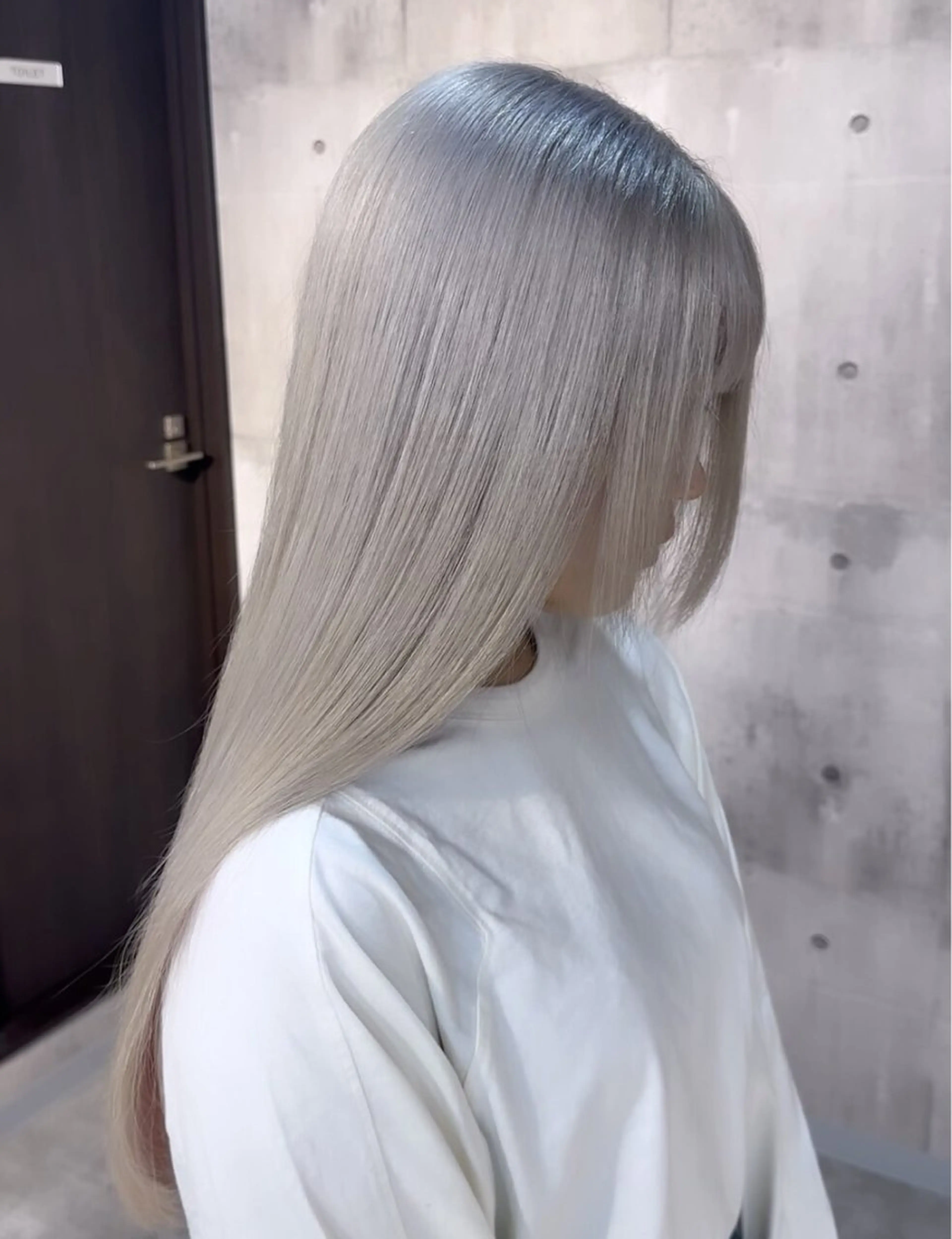 ミディアム カット ヘアカラー Maison所属・Maison ハイトーン髪質改善のヘアスタイル