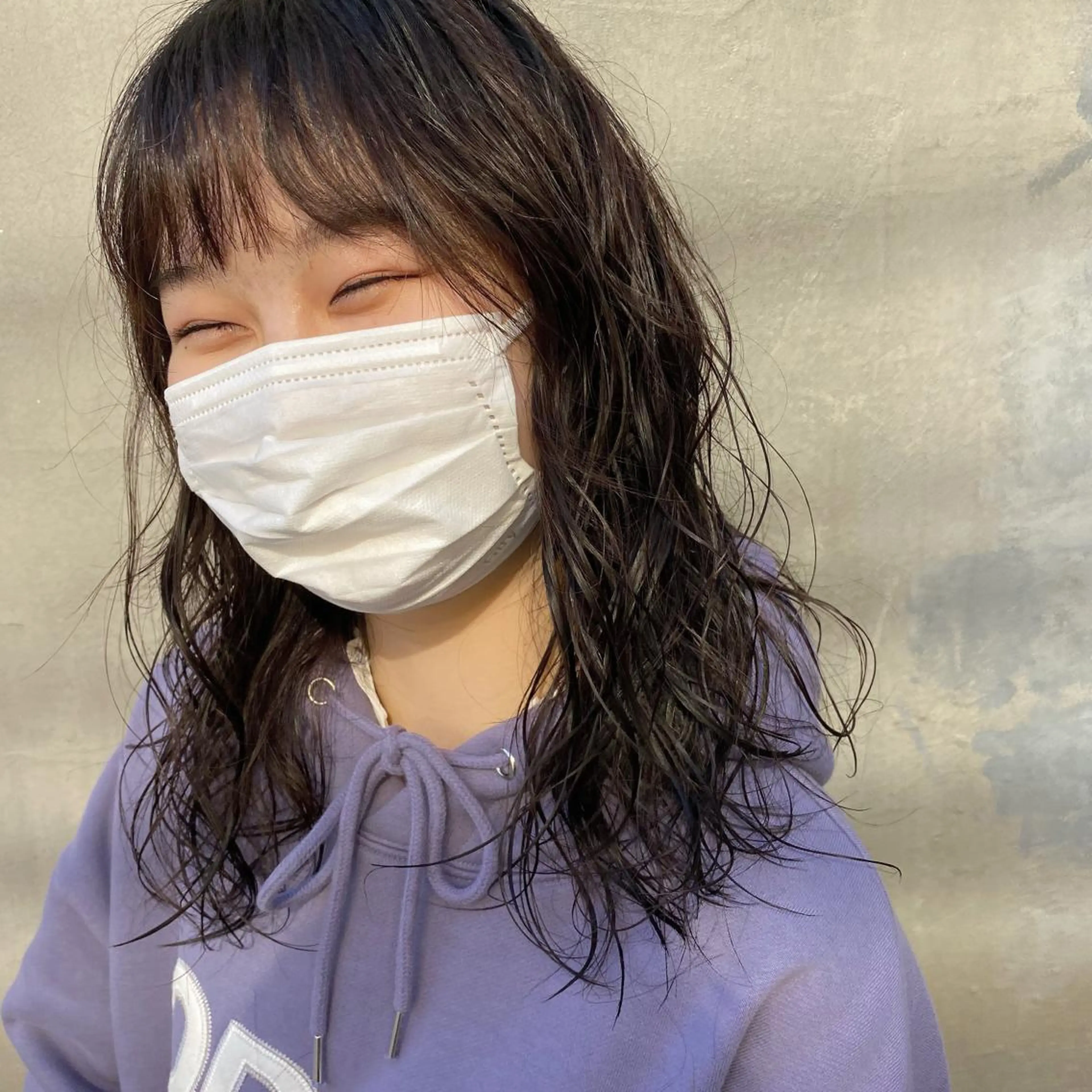 ミディアム パーマ レイヤーカット 20代、30代からの おしゃれ🍃笹岡航太のヘアスタイル