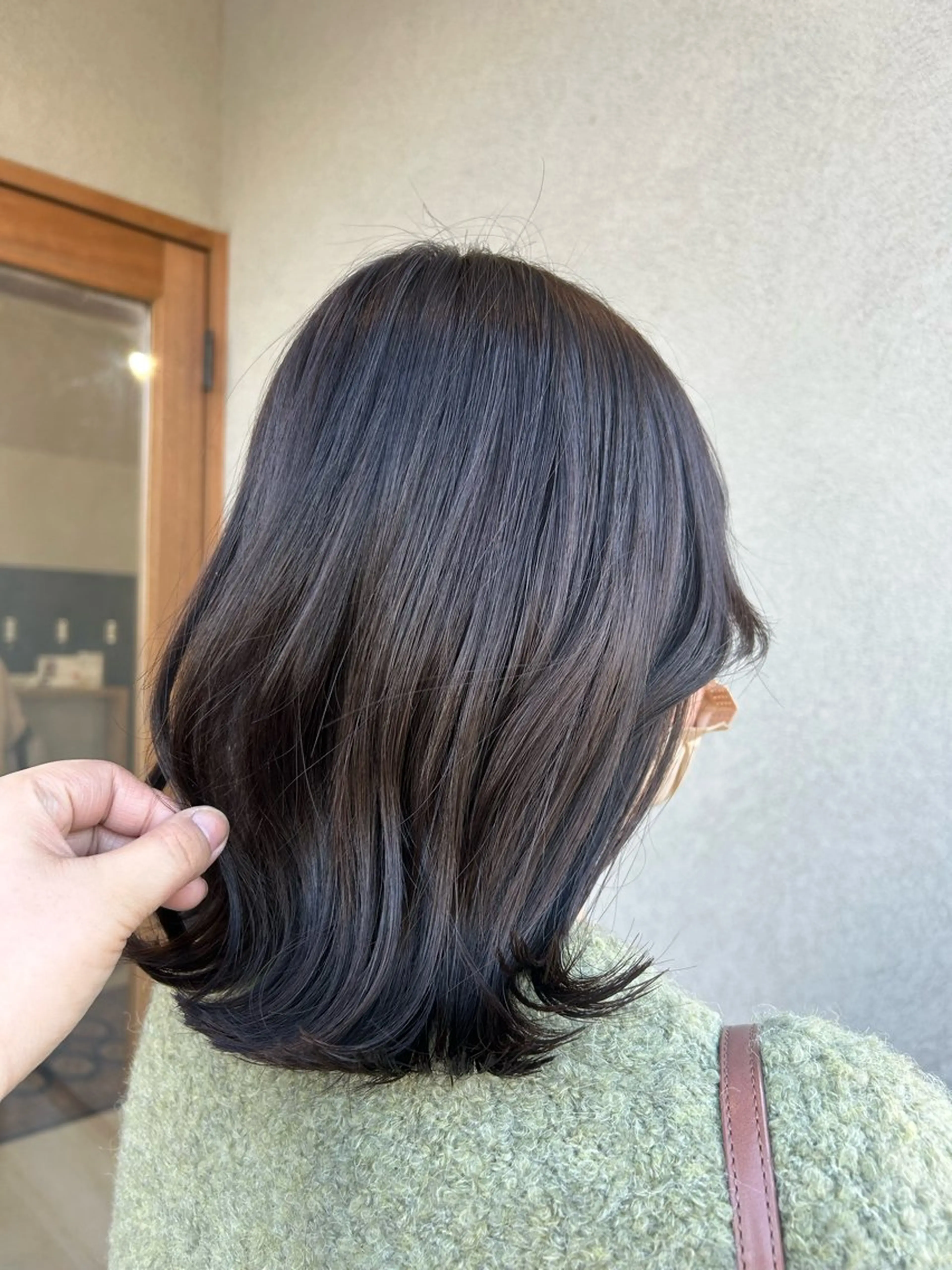 ミディアム 小柳津 友菜のヘアスタイル