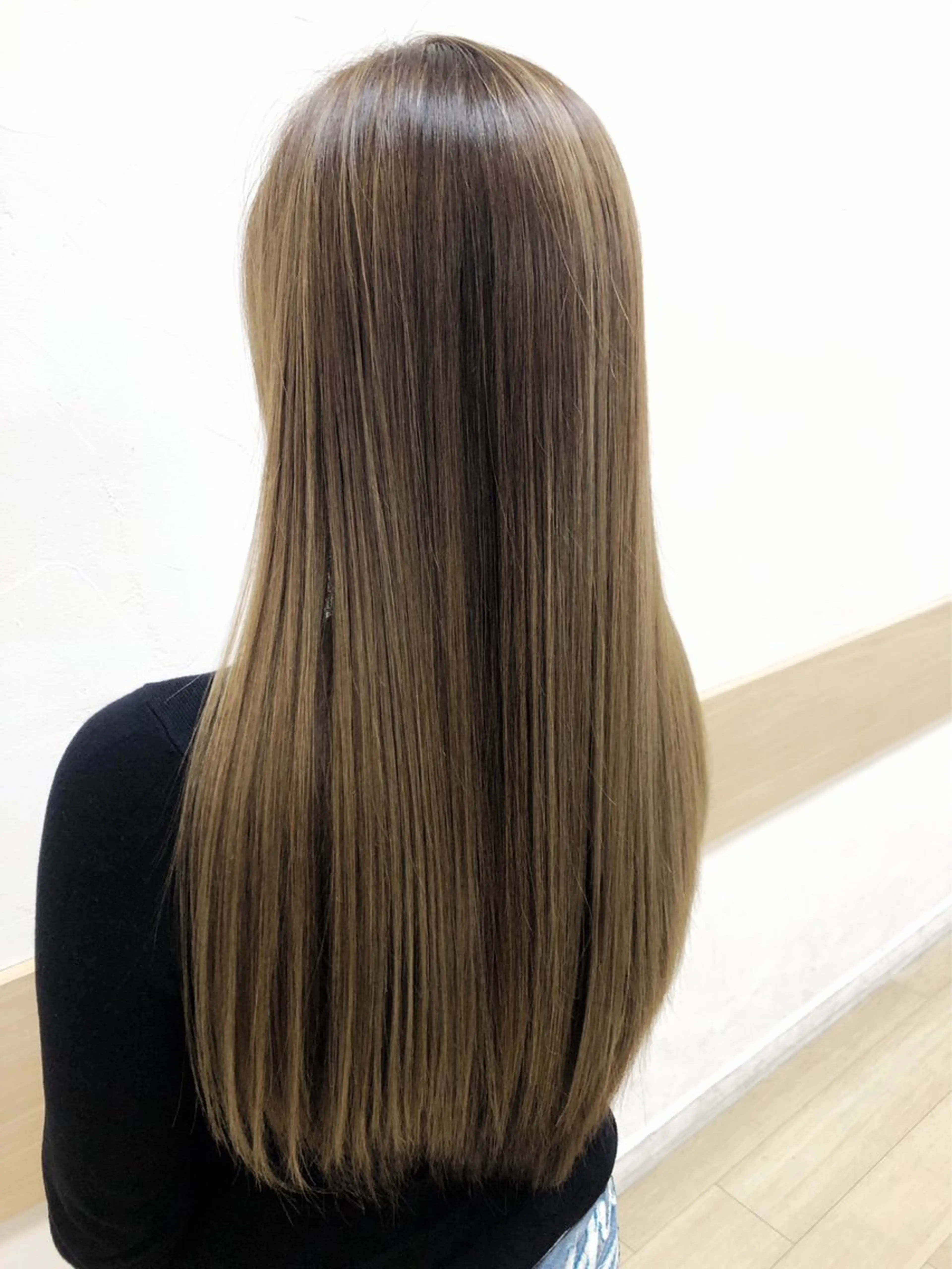 セミロング カット 縮毛矯正 トリートメント 髪質改善 阪口 雄佑のヘアスタイル