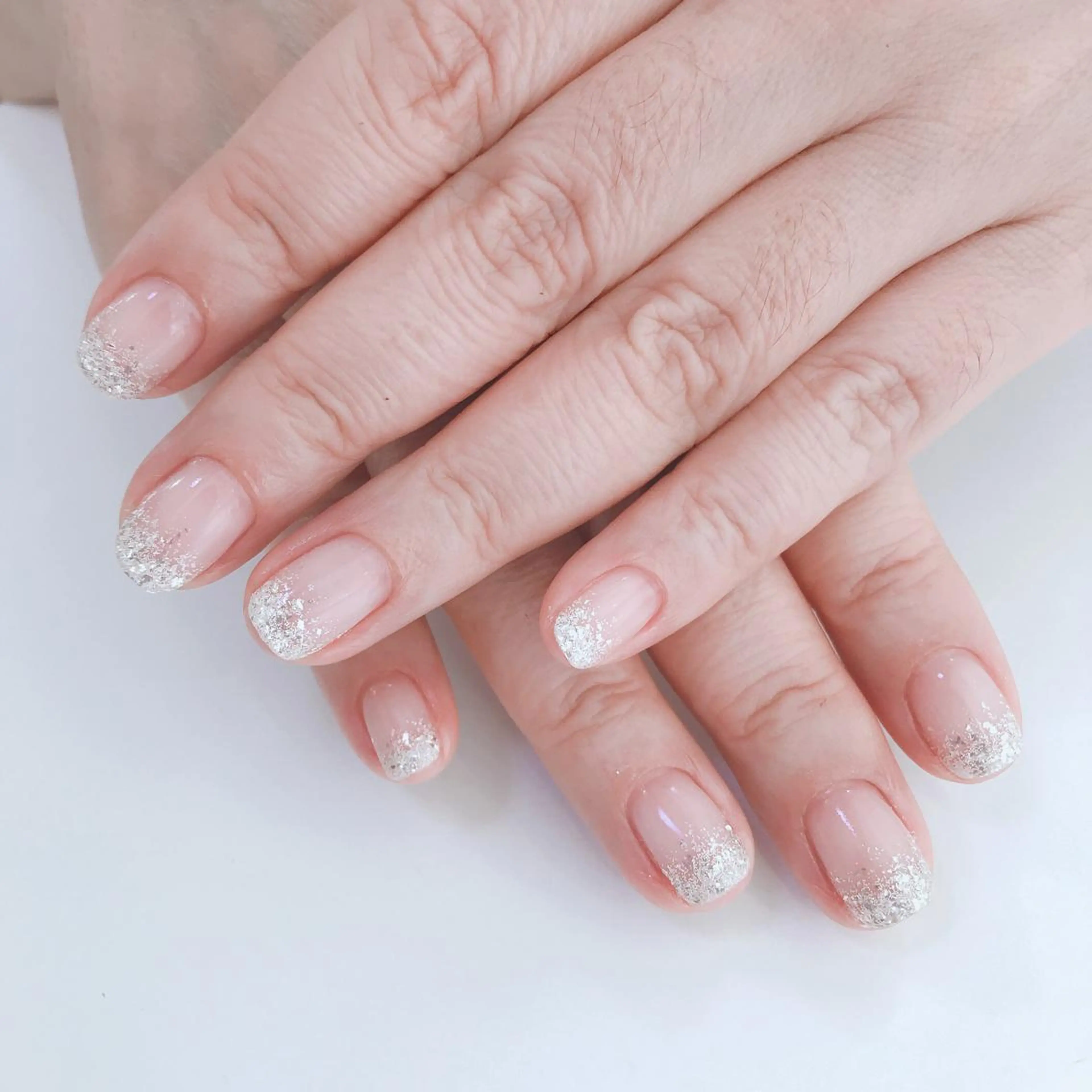 ネイル グラデーション ラメ(グリッター) シルバー ハンドネイル Nailsalon Julius luna所属・Juliusluna FUZUKIのネイルデザイン