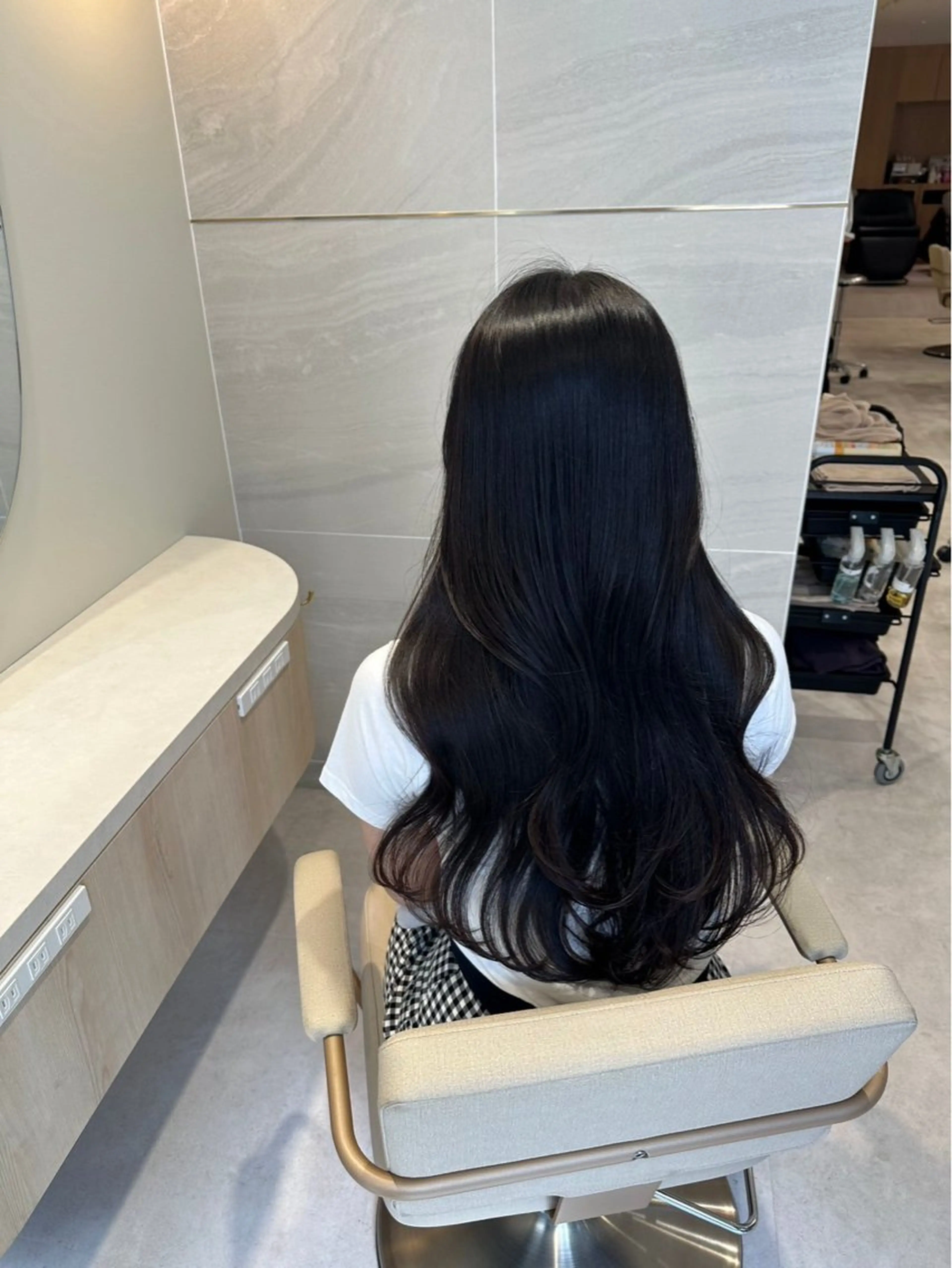 セミロング カラー 黒髪 ブルーカラー ブルーブラック イルミナカラー 髪質改善 カット ヘアカラー トリートメント Ms.CHARM所属・透明感カラー🌿 グレージュ🐺陽介のヘアスタイル