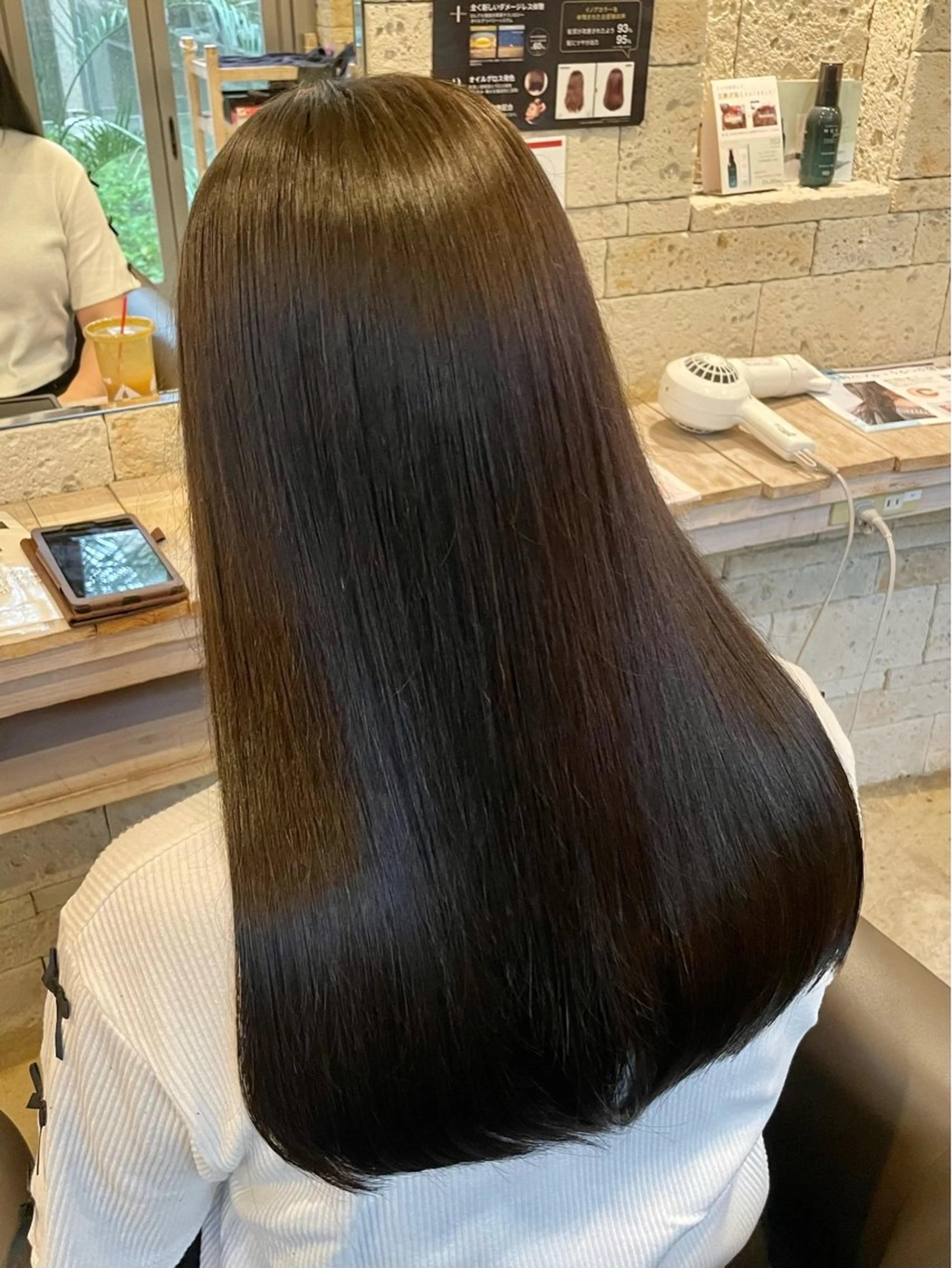 セミロング アッシュ アッシュブラウン カット ヘアカラー 木村 一葵のヘアスタイル