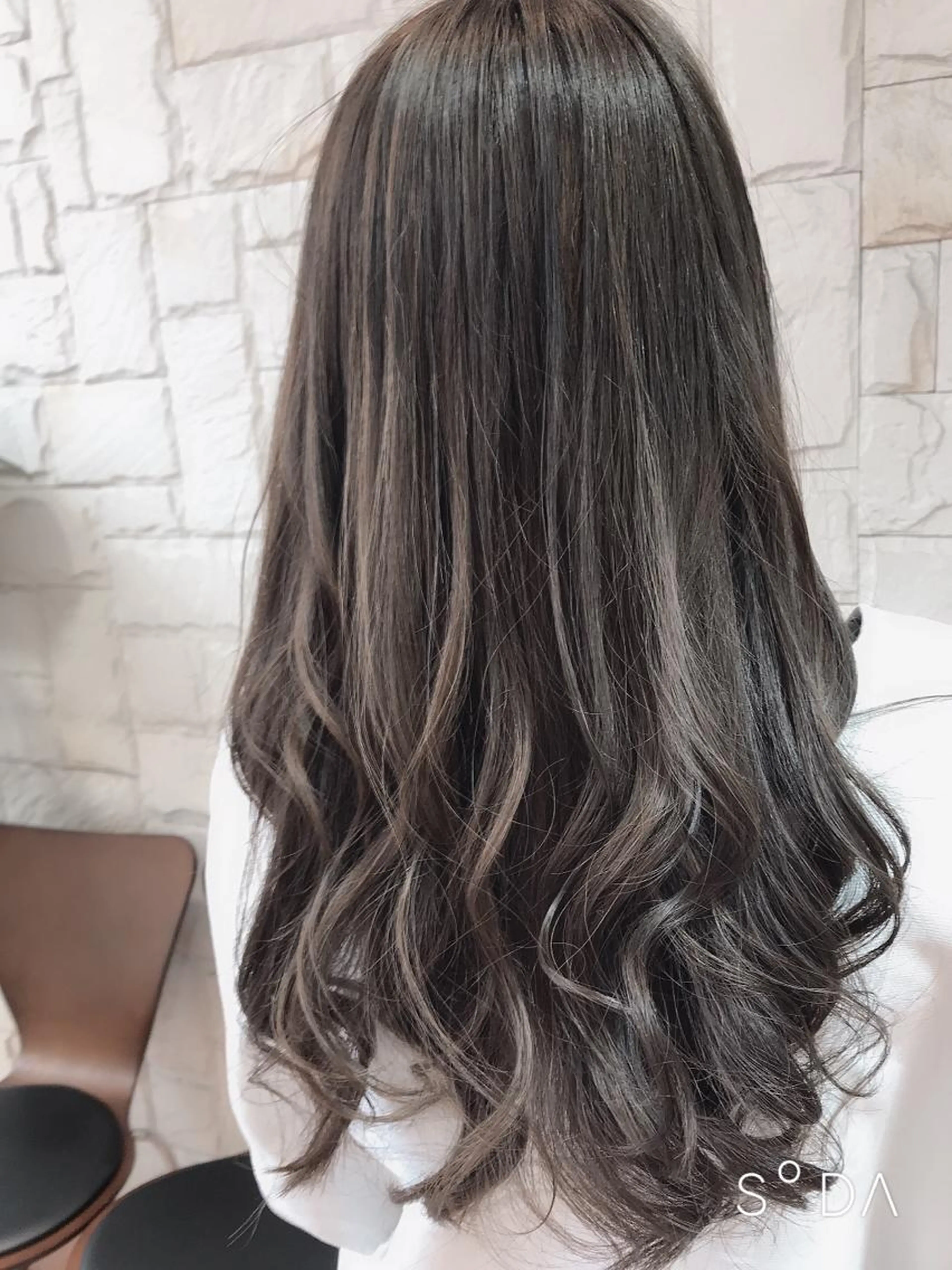 【ミニモ学割】カット＋コテ巻き風デジタルパーマ　縦巻きのカールを再現の写真