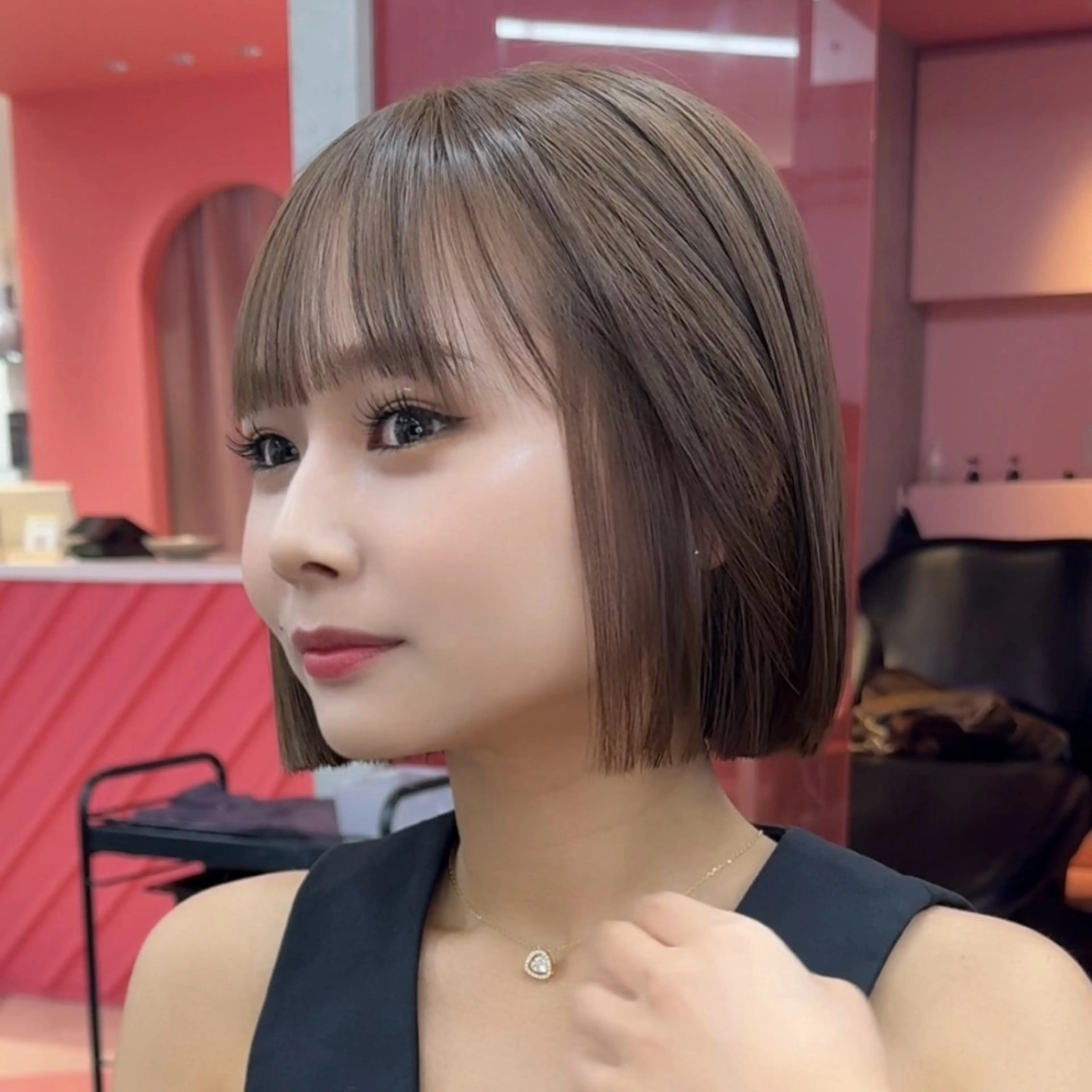 ショート カラー カット ヘアカラー トリートメント 莉乃/縮毛矯正/髪質 改善/艶カラーのヘアスタイル