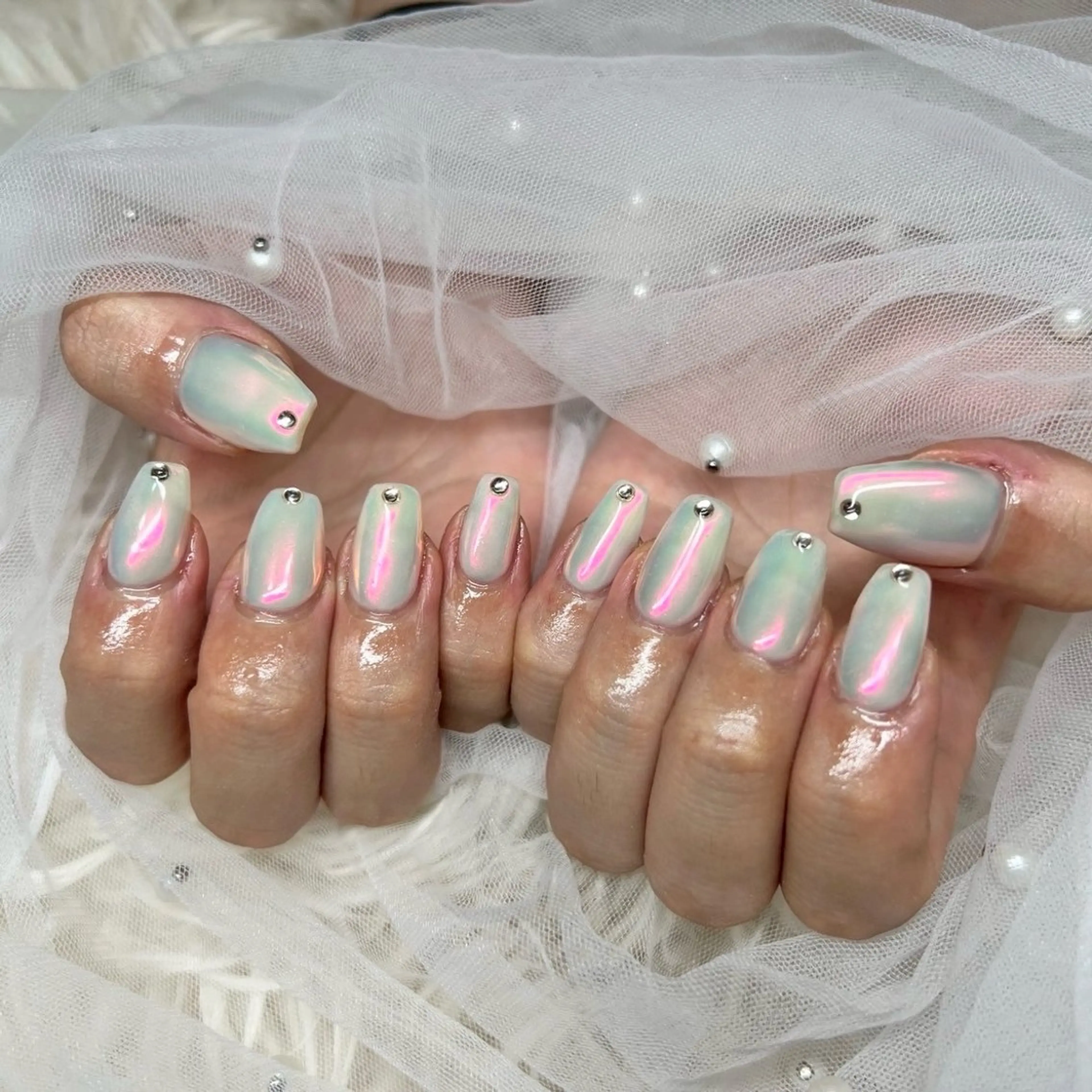 ネイル オーロラネイル ホワイト ハンドネイル cerisier セリシールのネイルデザイン