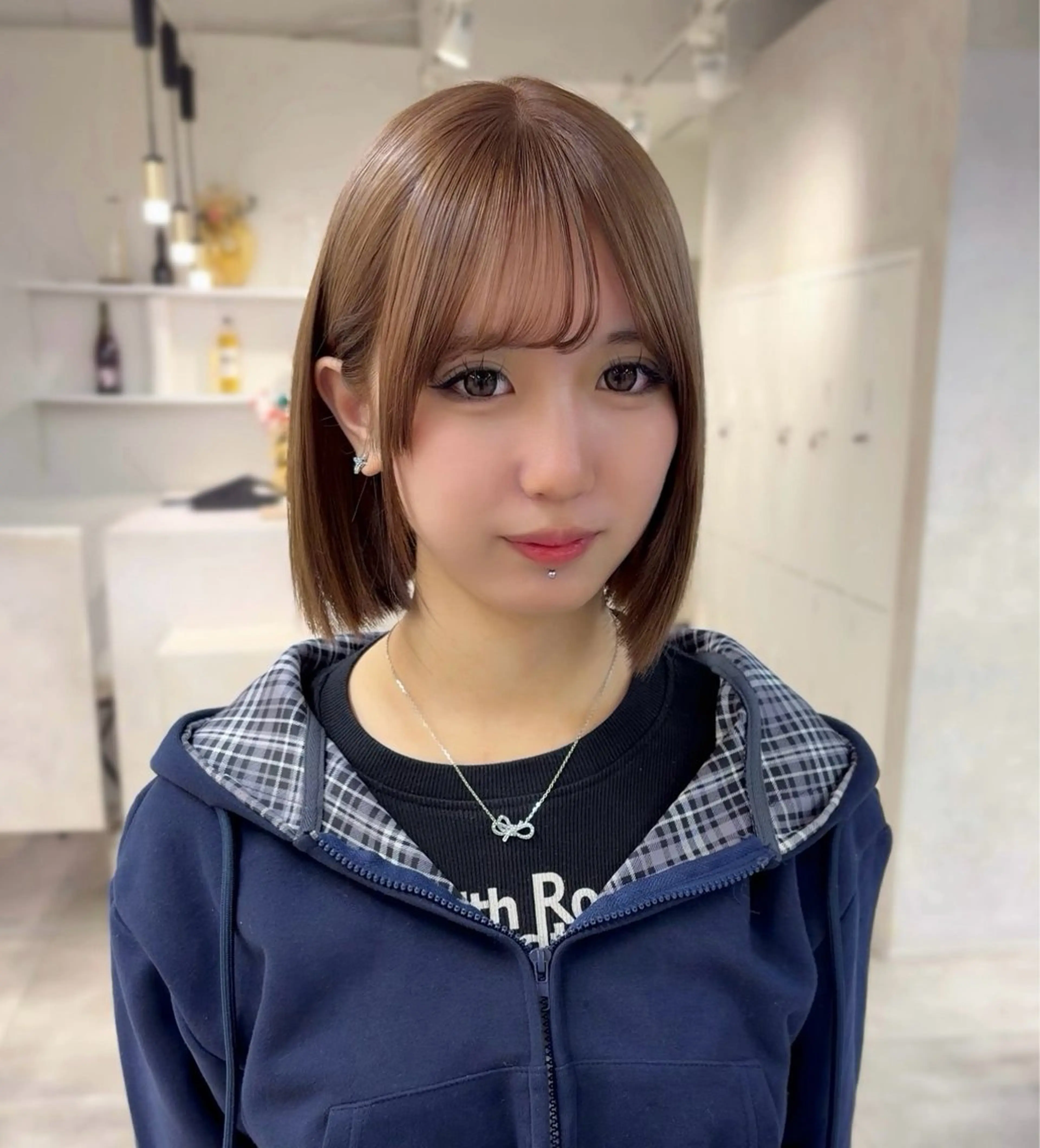 ショート カラー ヘアアレンジ ベージュカラー ブリーチ ハイトーンカラー モカベージュ ヘアカラー hao 髪質改善/トリートメント/レイヤーカット【ハオ】所属・ハイトーンモデル募集 / Ayaka🎀のヘアスタイル