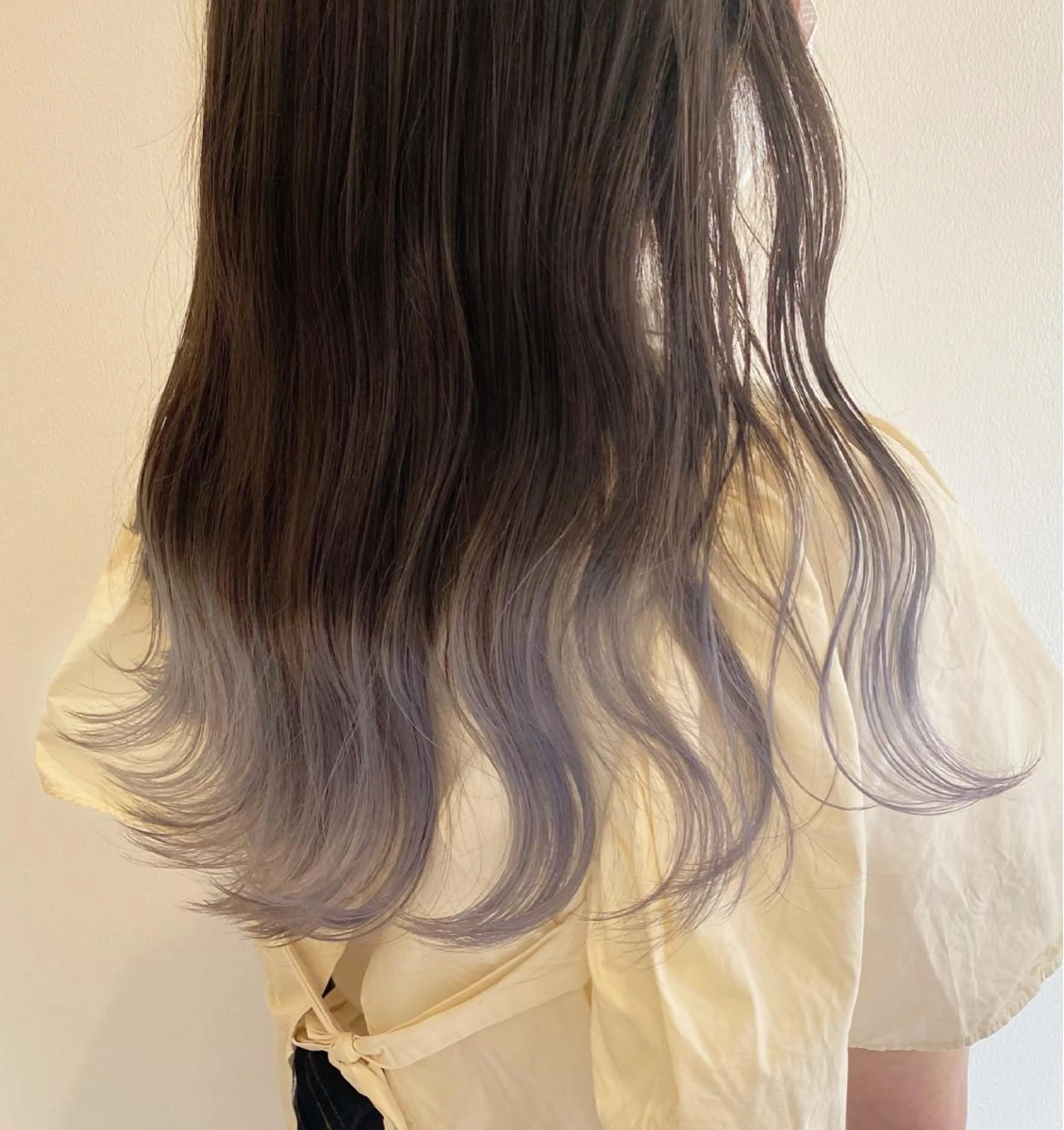 ロング カラー ブリーチ ラベンダーカラー ヘアカラー トリートメント RAIMA ハイトーン/ベージュのヘアスタイル