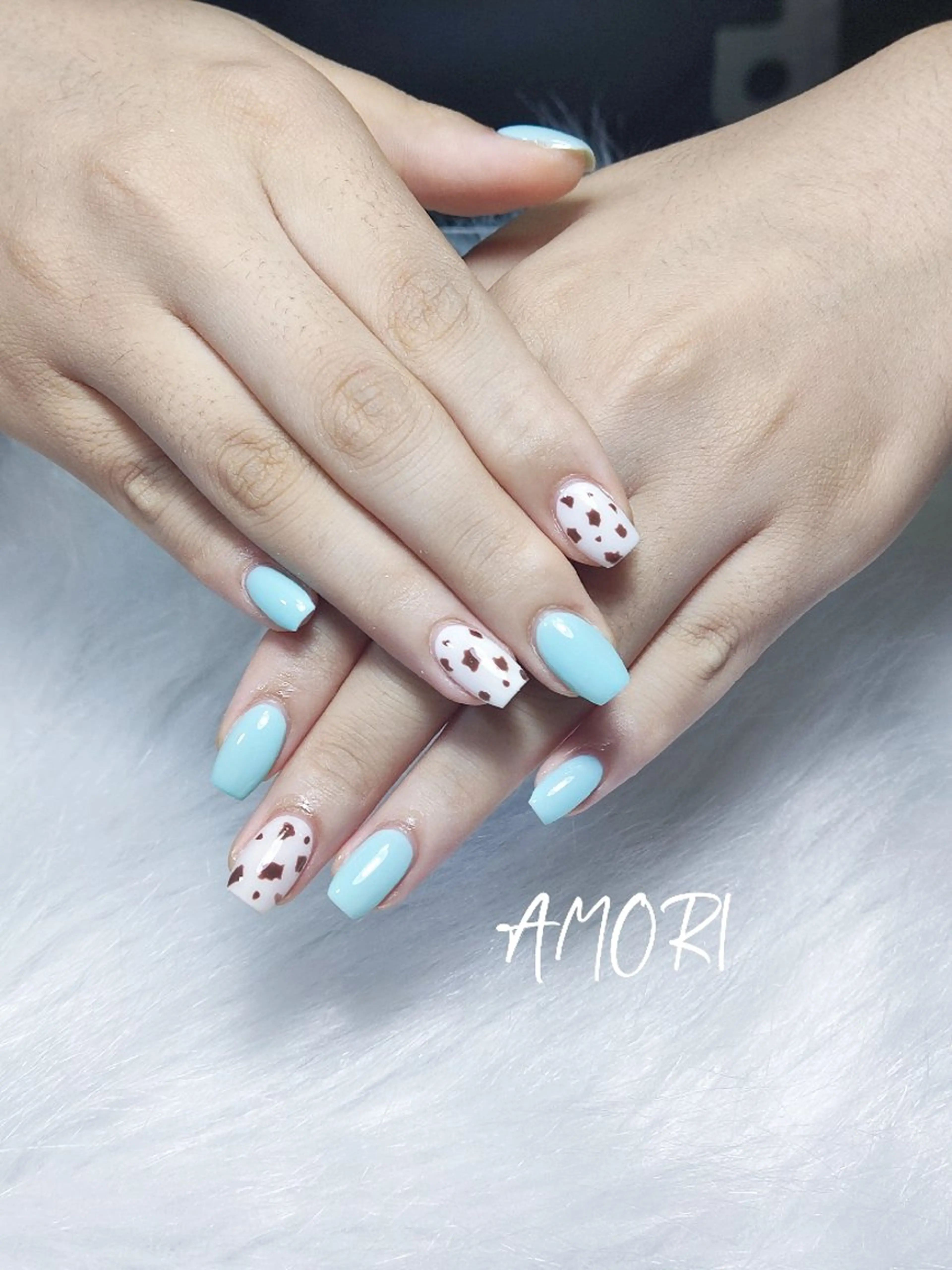 ネイル 水色 佐藤 しおんのネイルデザイン