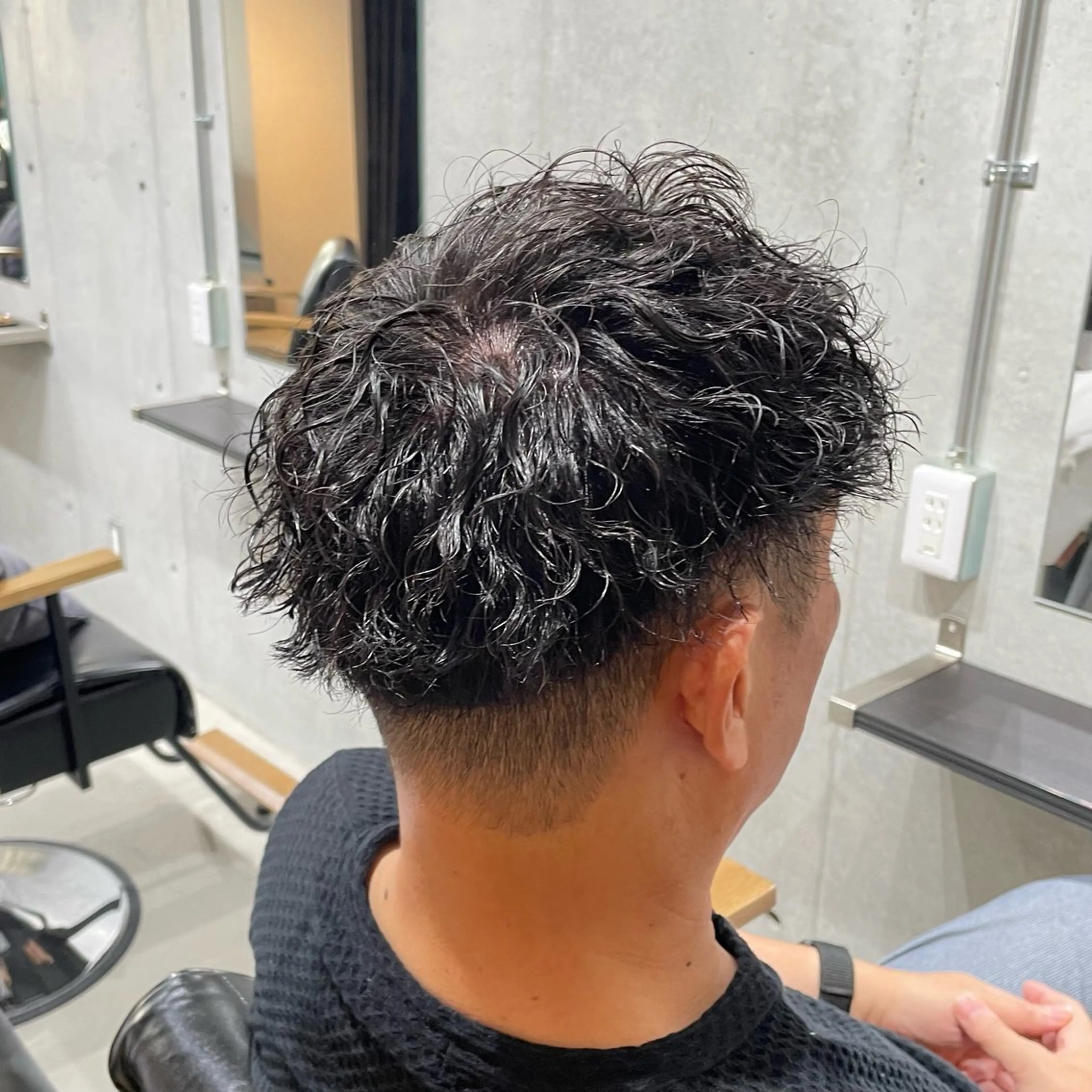 ショート パーマ メンズ センターパート メンズハイライト メンズメッシュ メンズパーマ スパイキーショート 心斎橋メンズパーマ/ シャドウ/山下拓実のヘアスタイル