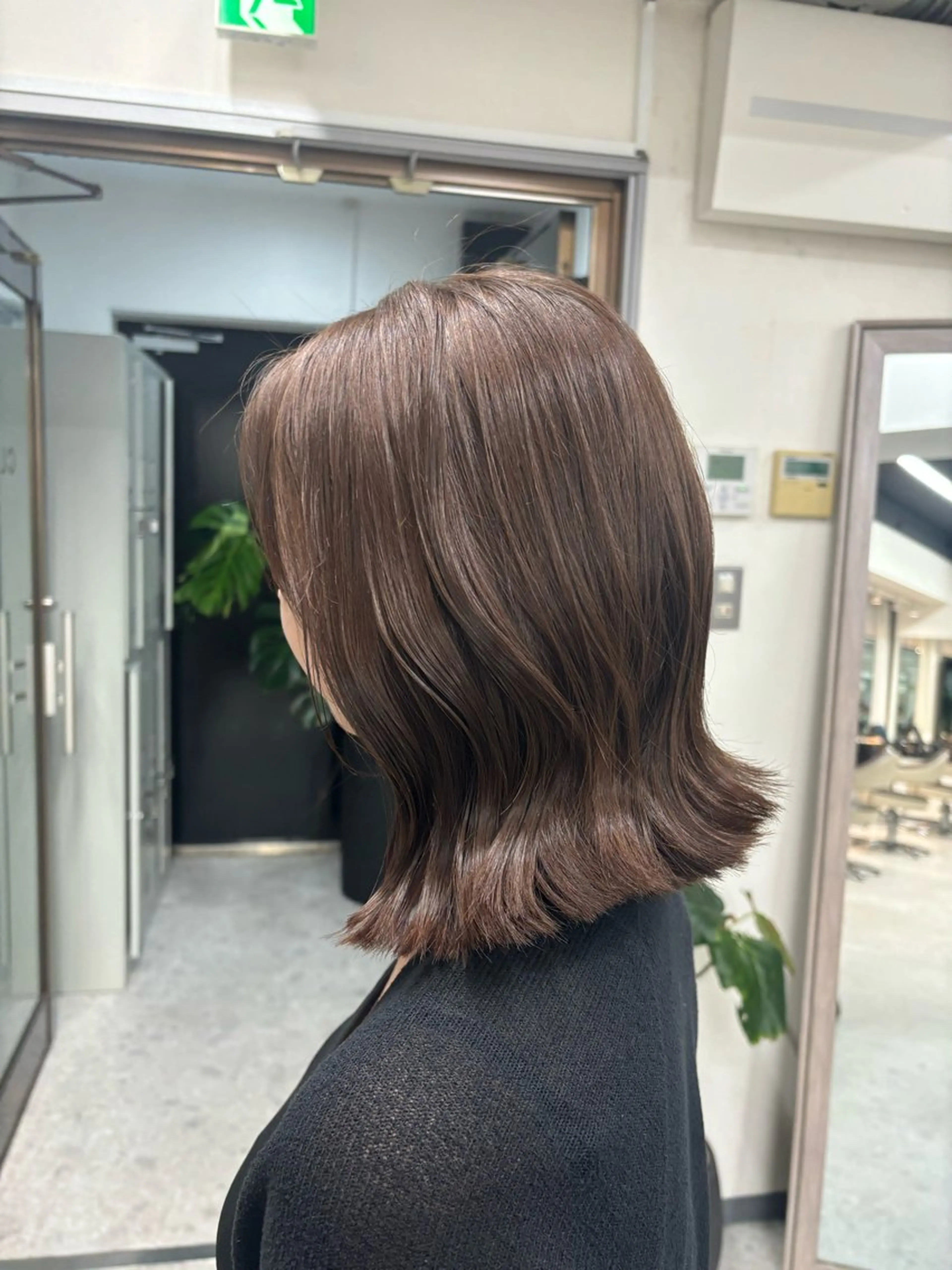 ミディアム くびれヘア レイヤーカット 稲川 弥生のヘアスタイル