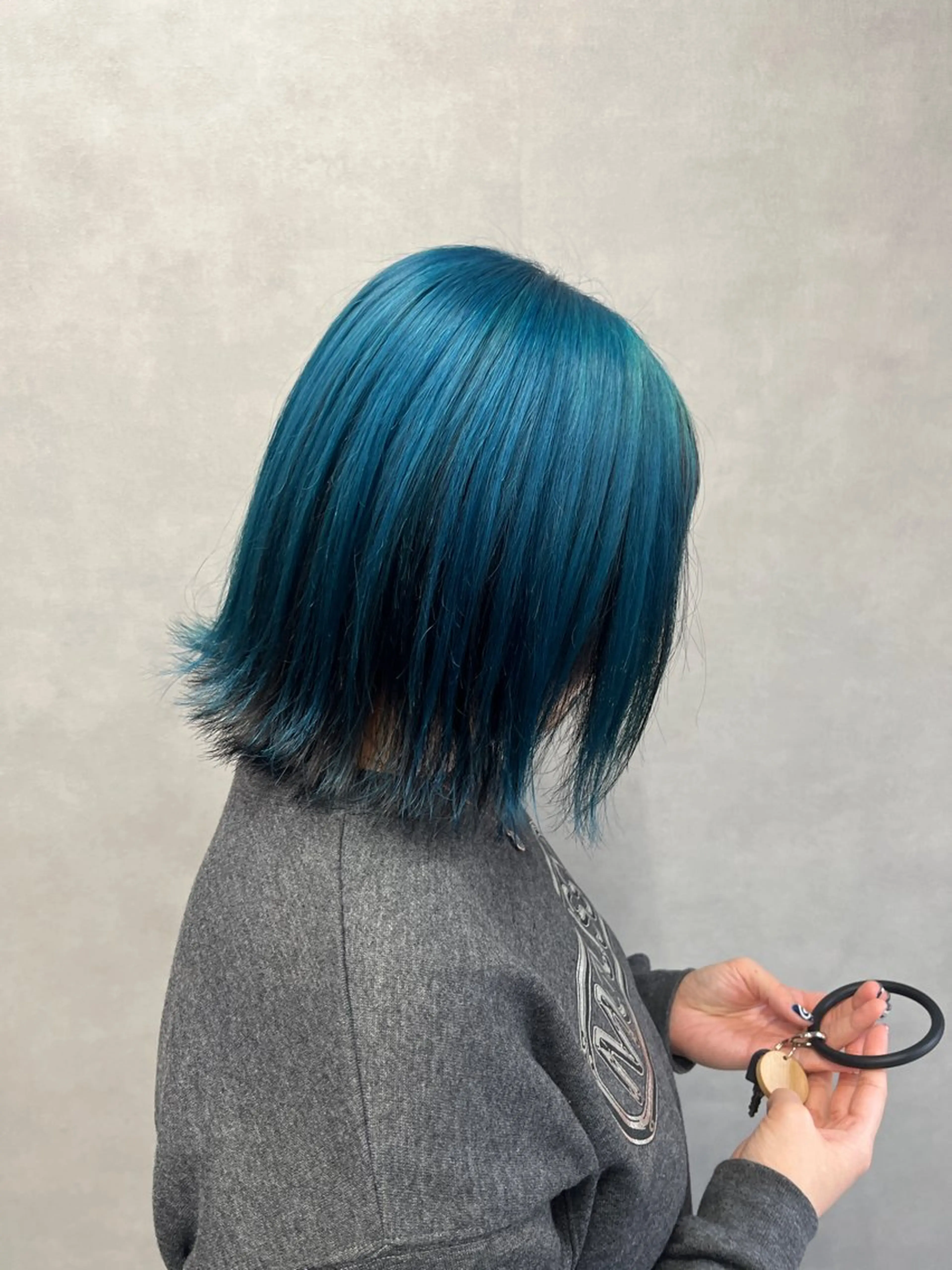 ミディアム カラー ブリーチ ブルーカラー ボブ 【透明感カラー‎✨】 中島日菜のヘアスタイル