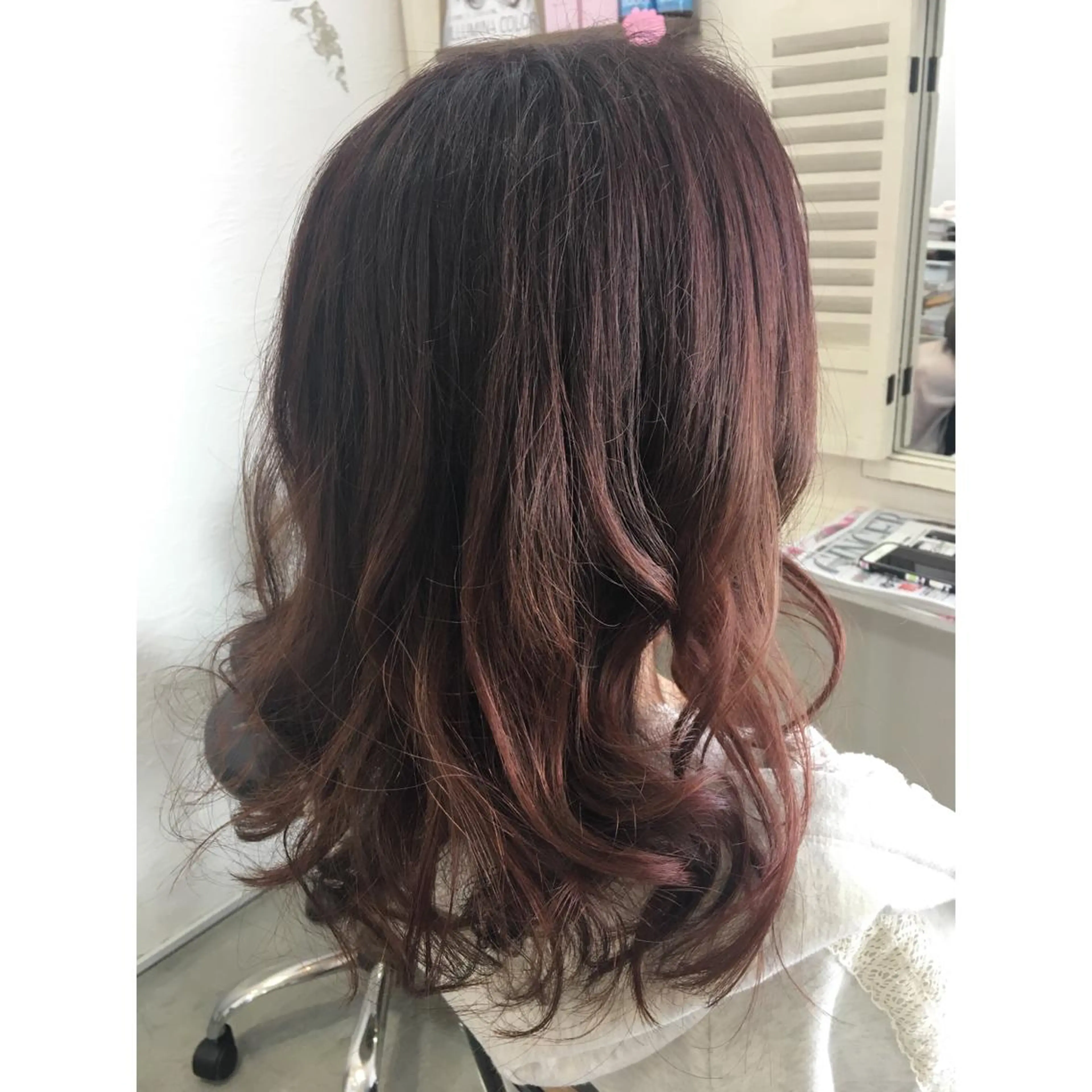 セミロング カラー ピンクカラー カット ヘアカラー fio マナミのヘアスタイル