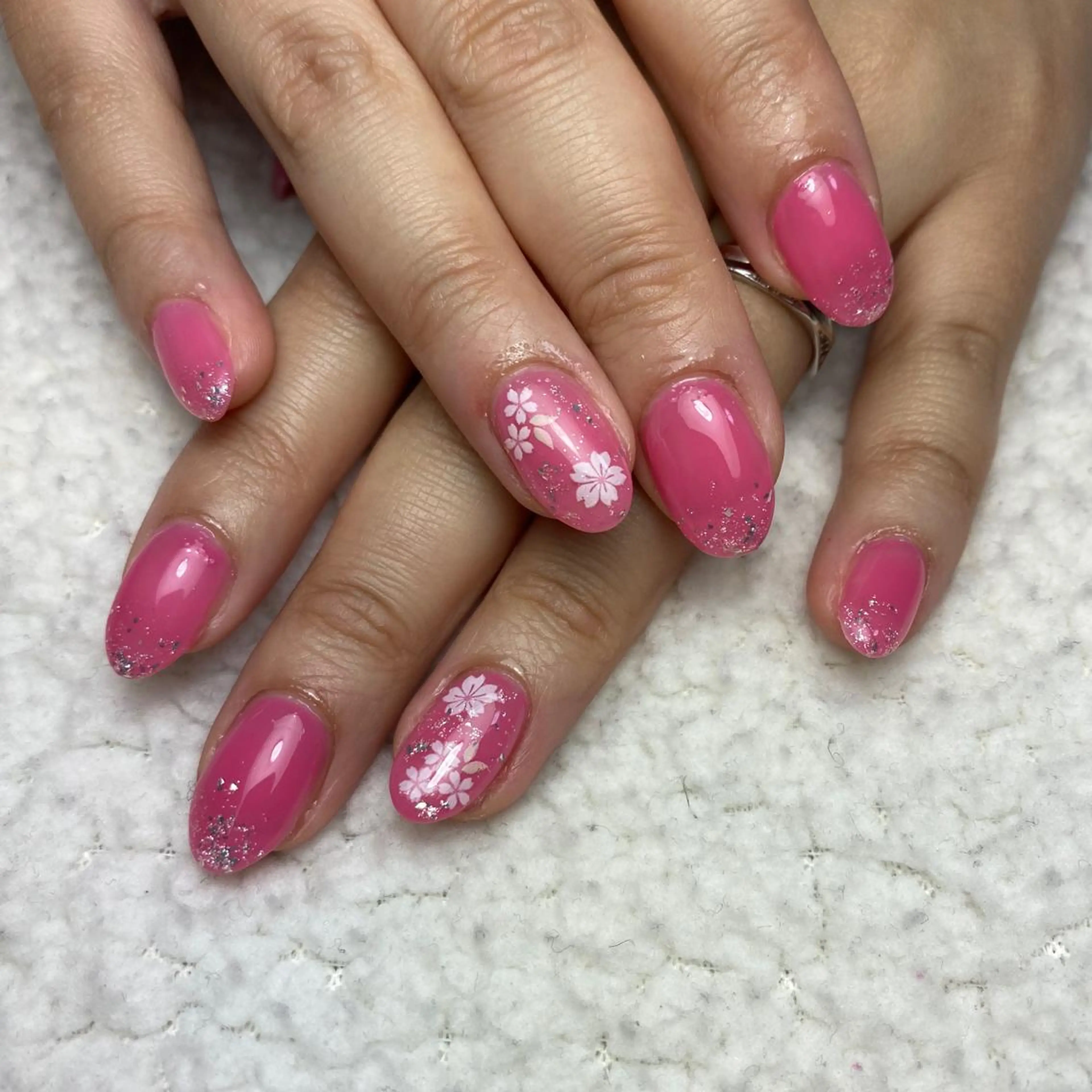 ネイル 桜ネイル ラメ(グリッター) ピンク 春ネイル ハンドネイル COCO+所属・COCO +のエステ・リラクイメージ