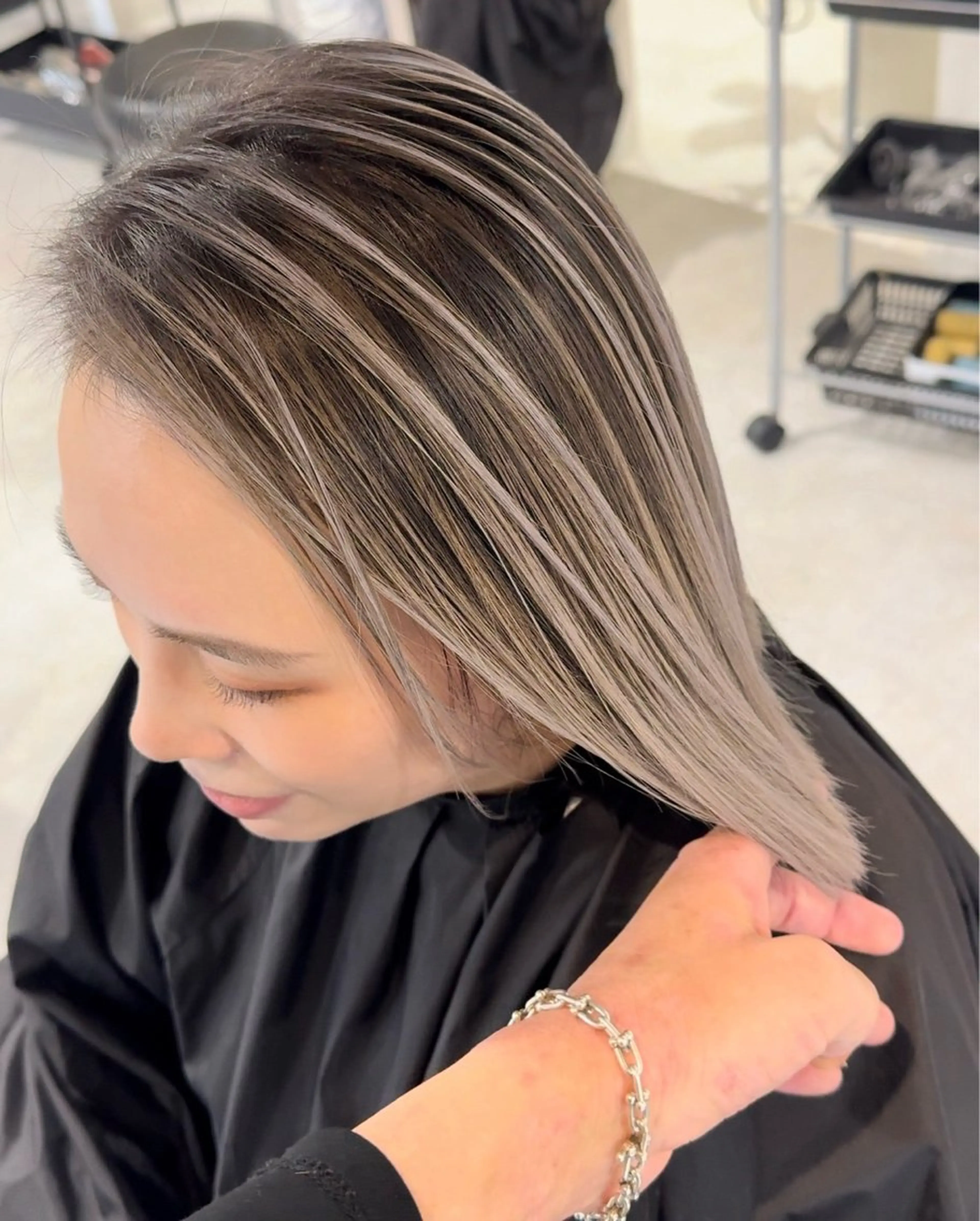 ショート カラー バレイヤージュ レイヤーカット 神戸で縮毛矯正/髪質 改善/お任せくださいのヘアスタイル