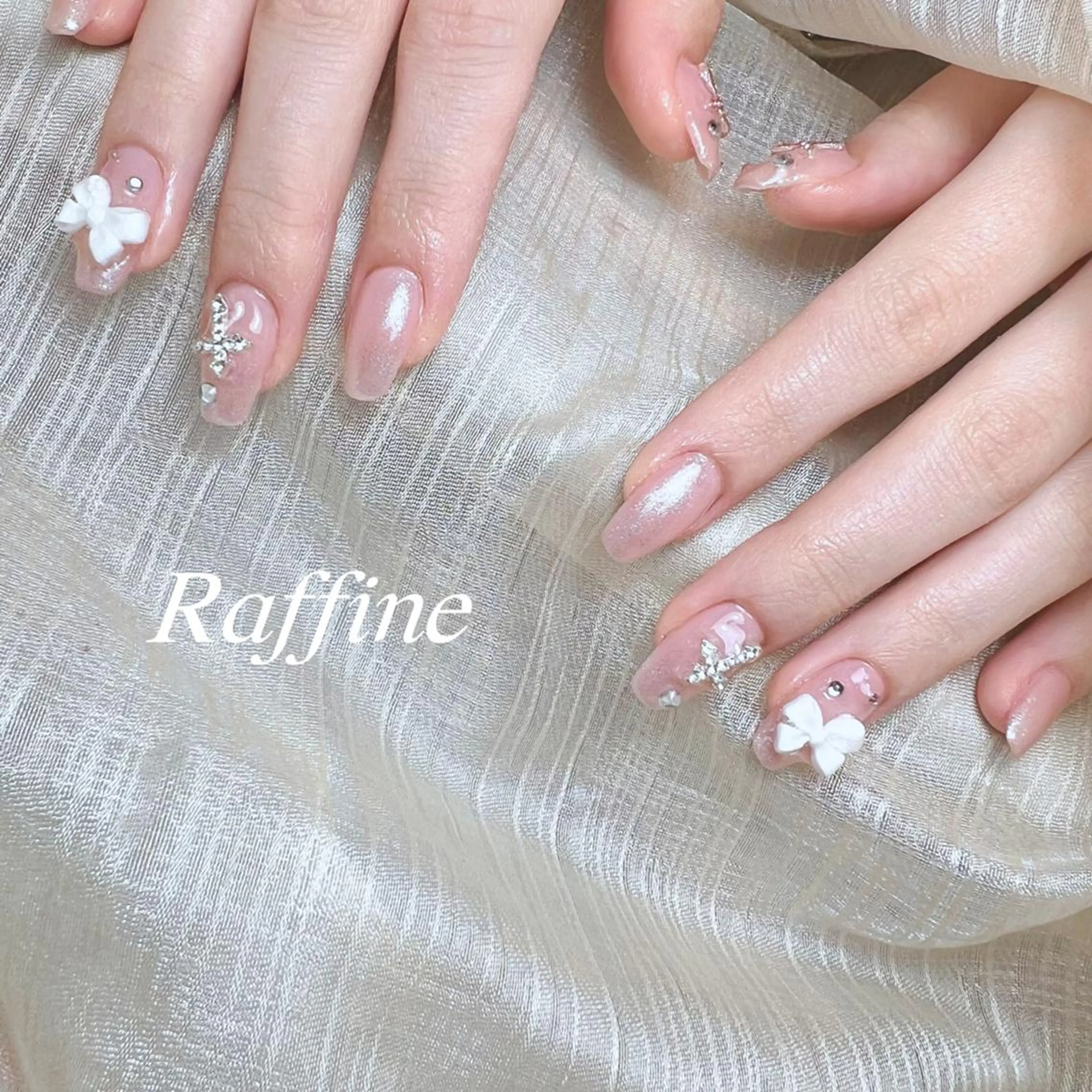 ネイル ハンドネイル RAFFINE 月🦋🩵のネイルデザイン