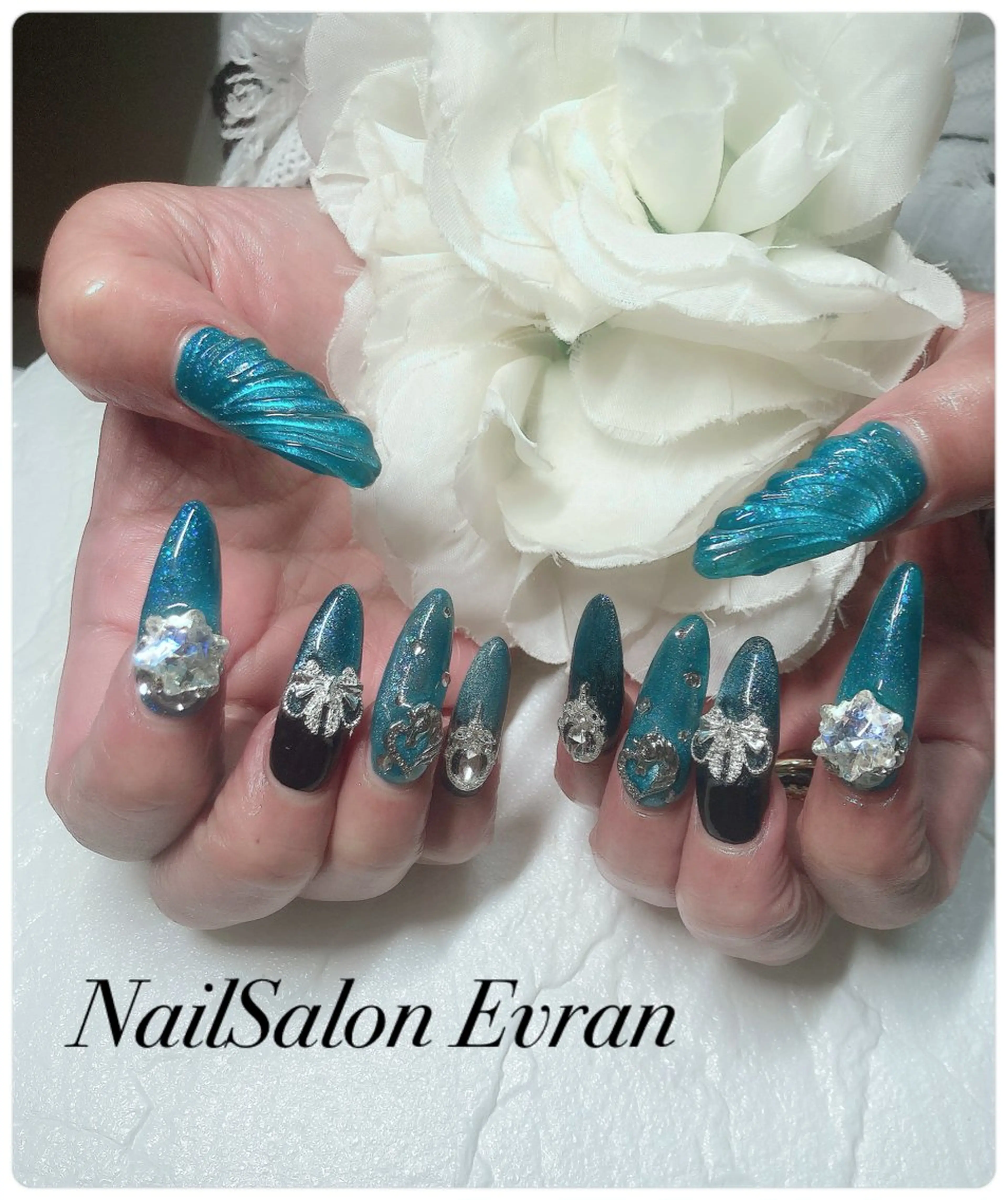 ネイル アートネイル フレンチネイル マグネットネイル 持ち込み ニュアンスネイル ハンドネイル Nail salon Evranのネイルデザイン