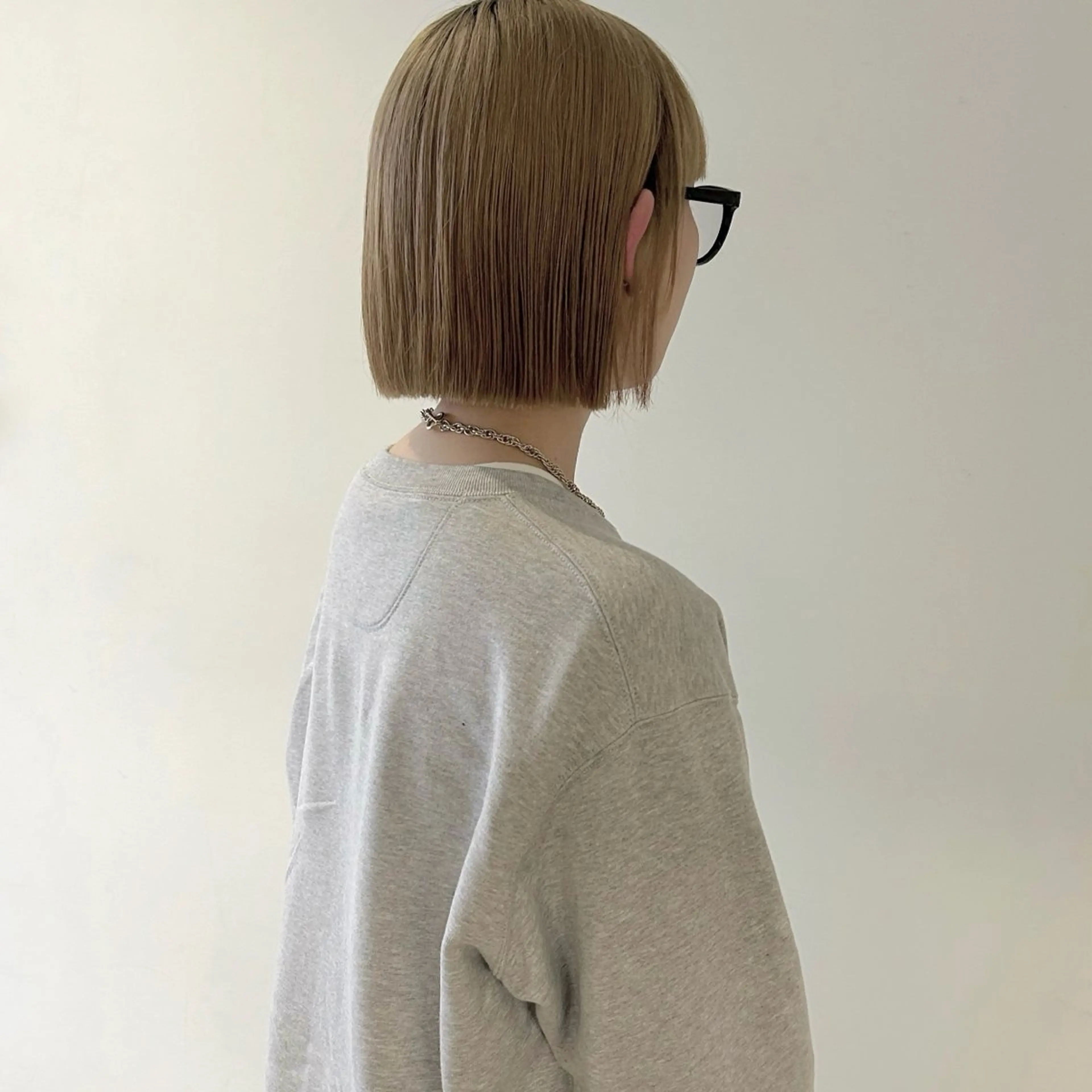 ショート カラー 透明感カラー 顔まわりレイヤー 顔周りカット レイヤーカット nonoka オリーブ/グレージュのヘアスタイル