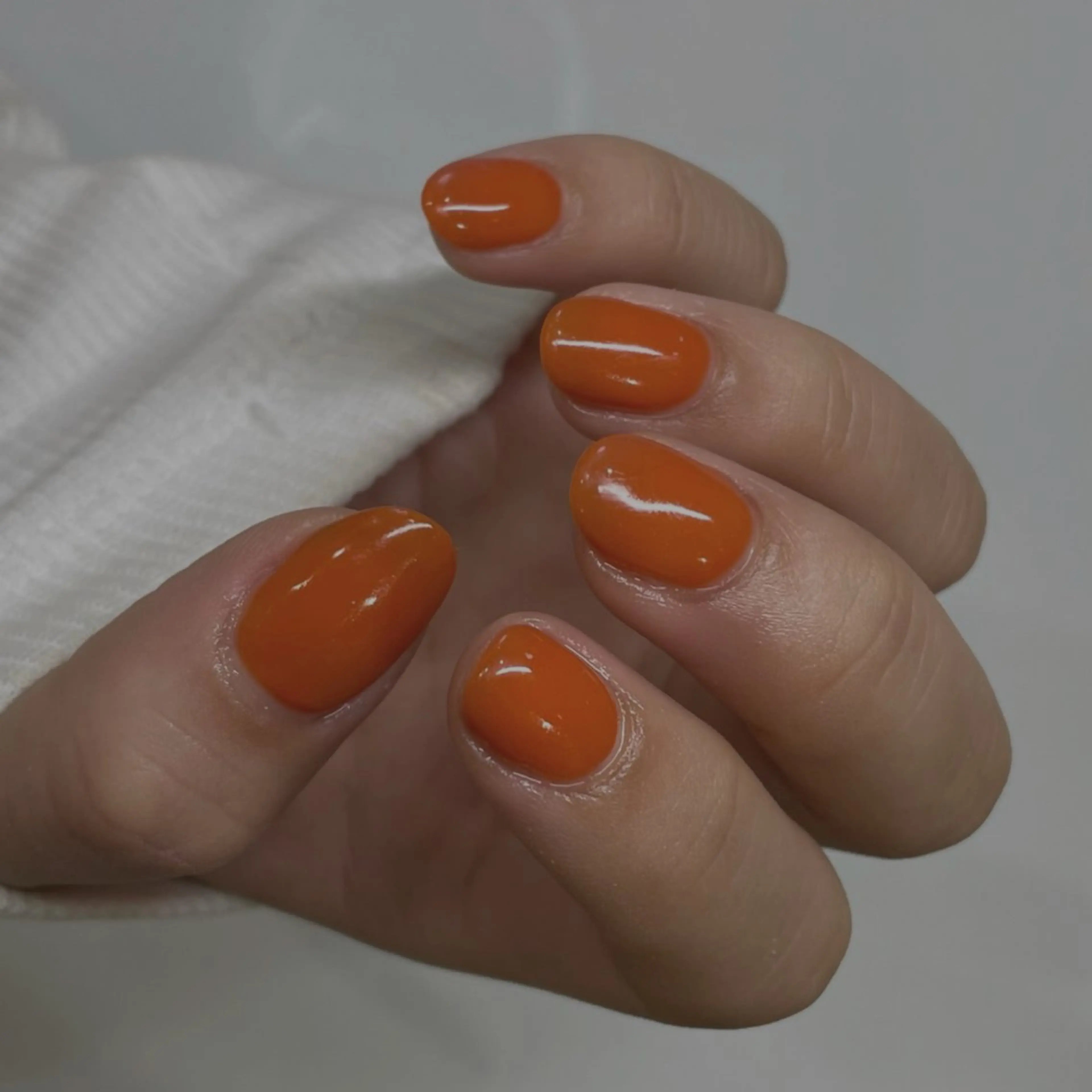 ネイル ハンドネイル 𝑟𝑖𝑠𝑎 🕯‎🤍のネイルデザイン