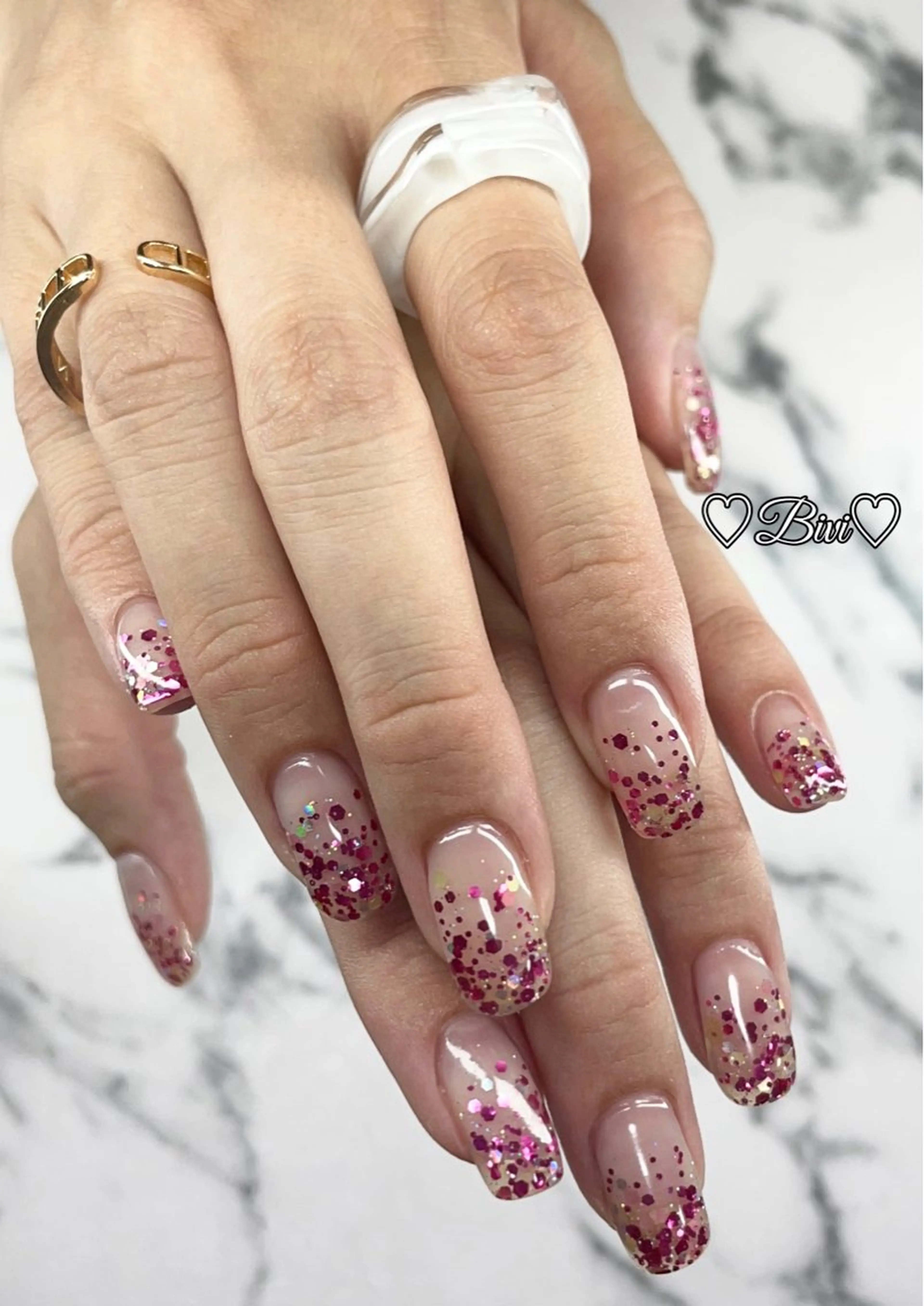 ネイル アートネイル フラッシュネイル ラメ(グリッター) ラメグラデーション シルバー ハンドネイル ハンドケア ♡Bivi♡自爪に 優しいネイルサロンのネイルデザイン