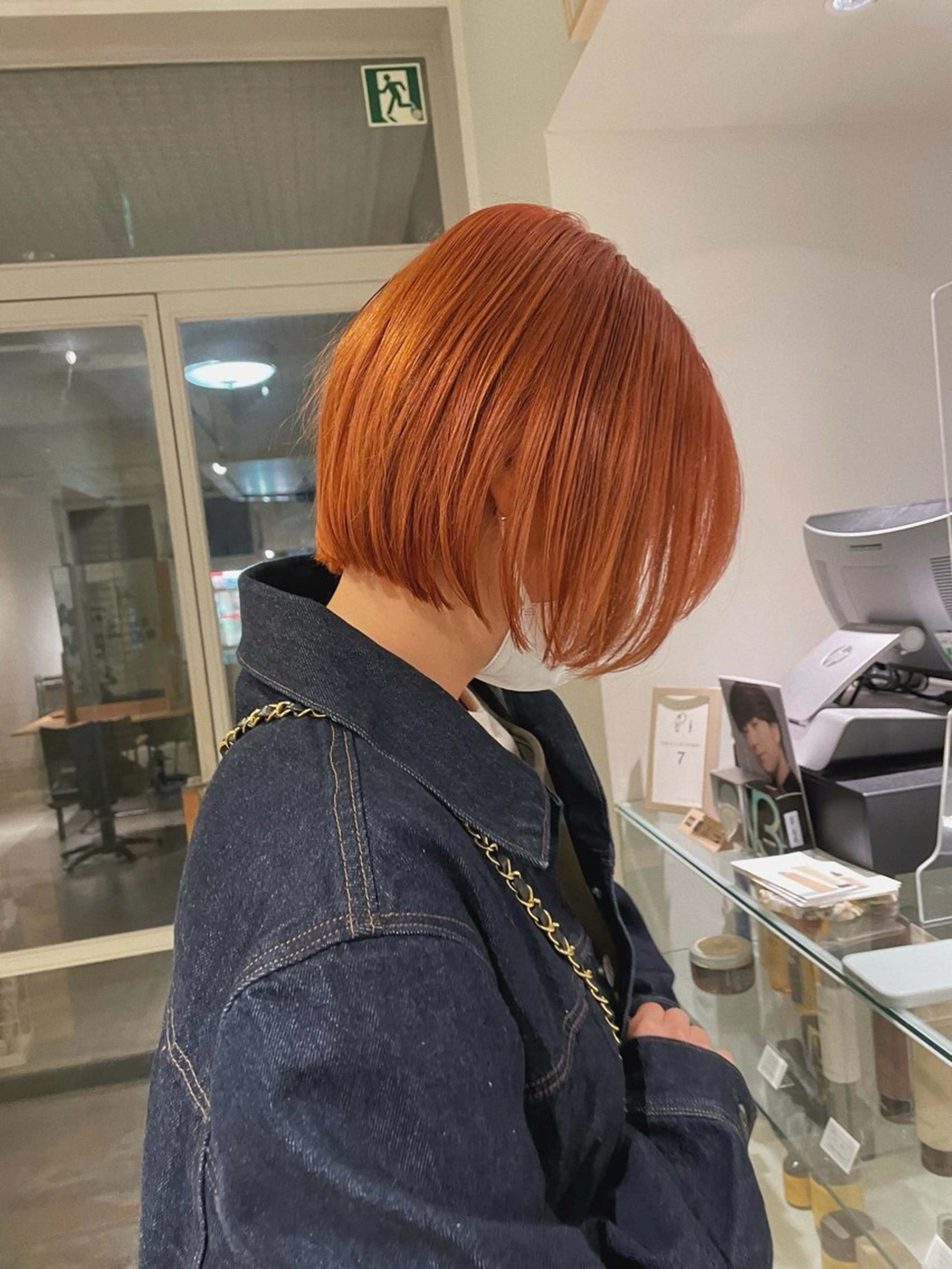 ショート カラー ブリーチ オレンジ レイヤーカット ヘアカラー トリートメント _ yumeのヘアスタイル