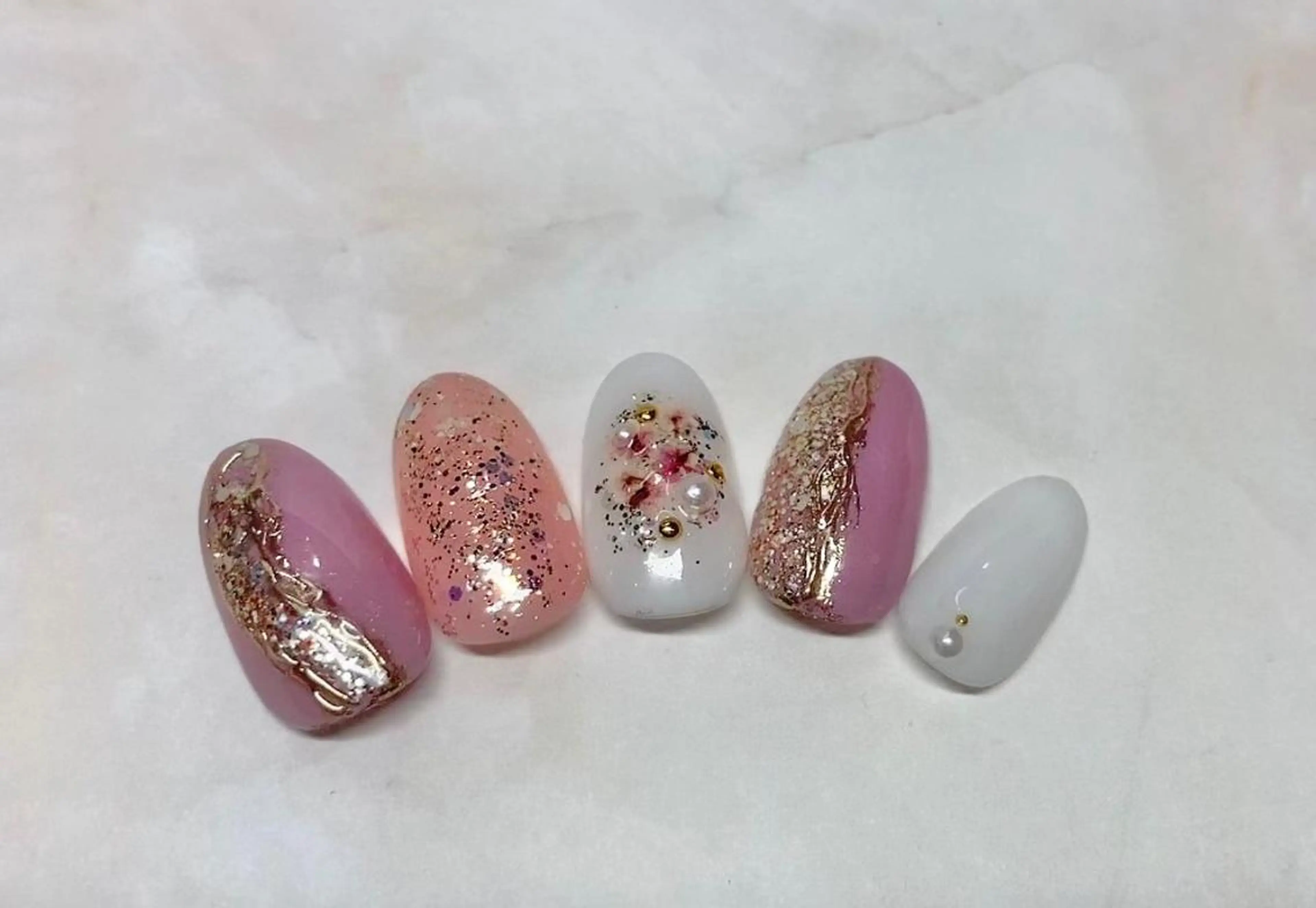 ネイル マツエク・マツパ アイブロウ 眉カラー 成人式 韓国風マツエク パリジェンヌラッシュリフト まつげパーマ ハンドネイル Nail&eye Belire 新宿のネイルデザイン