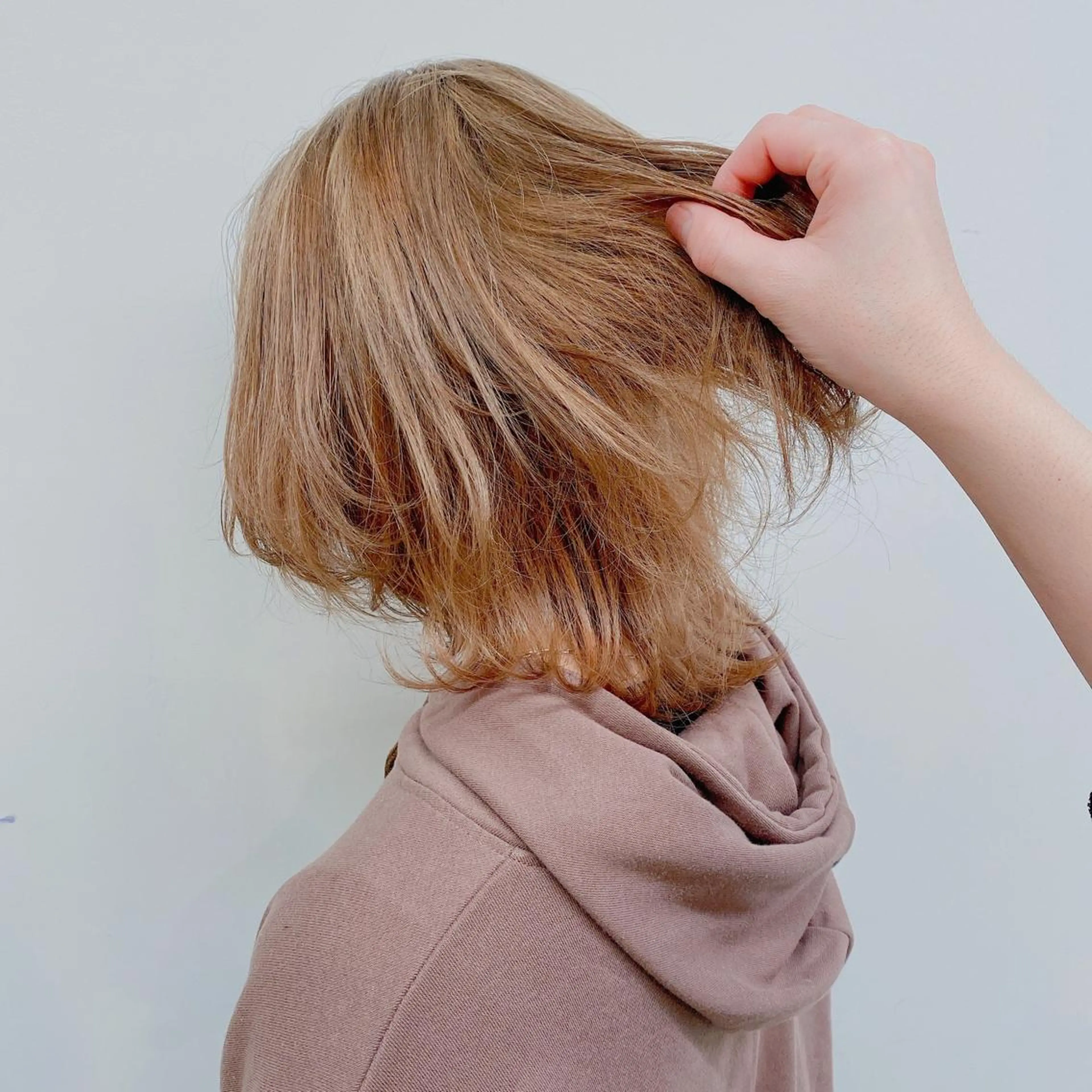 ミディアム カラー ベージュカラー ミルクティーベージュ ♡透け感カラー 大賀哲平♡のヘアスタイル