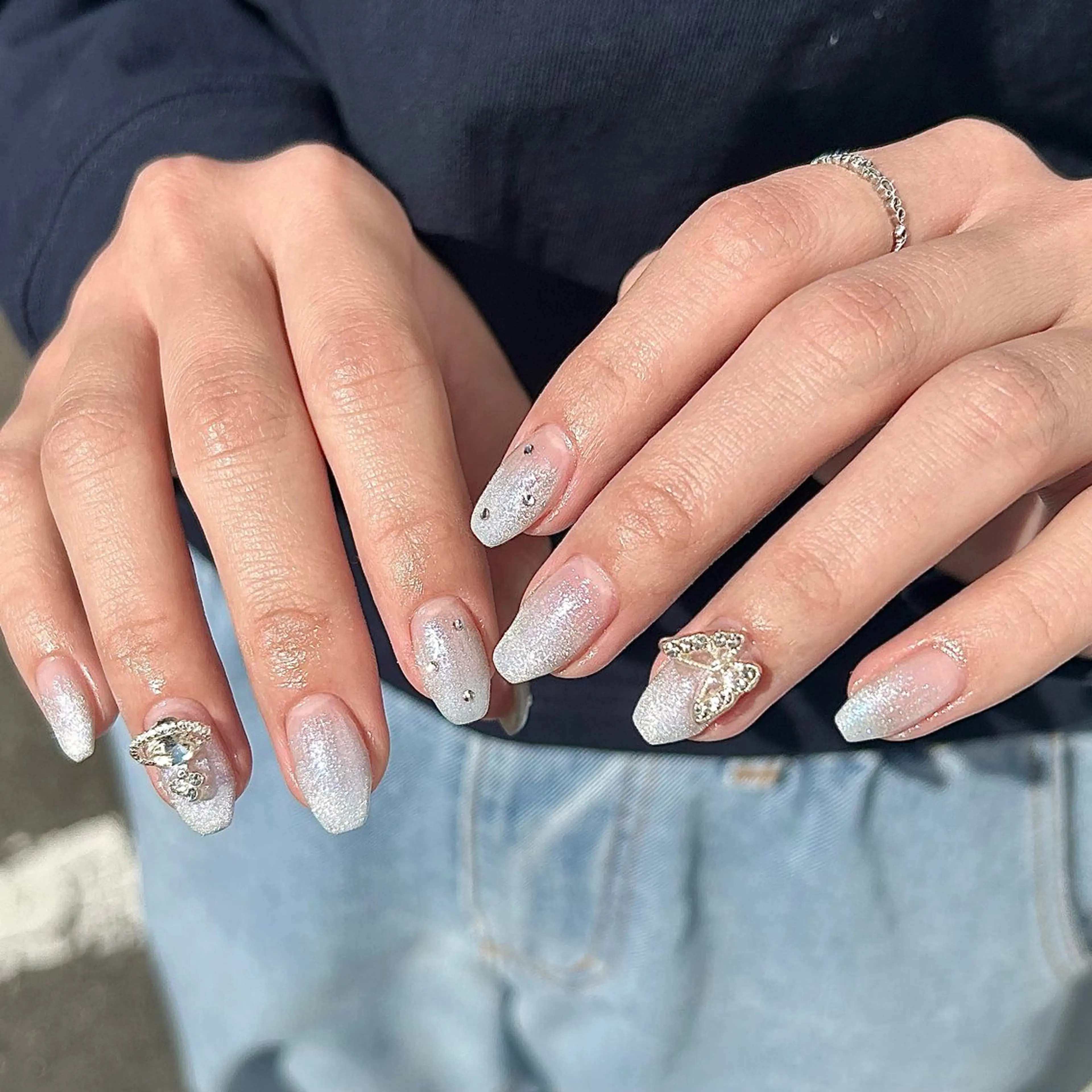 ネイル グラデーション ストーンネイル Angelique 本店motekiのネイルデザイン