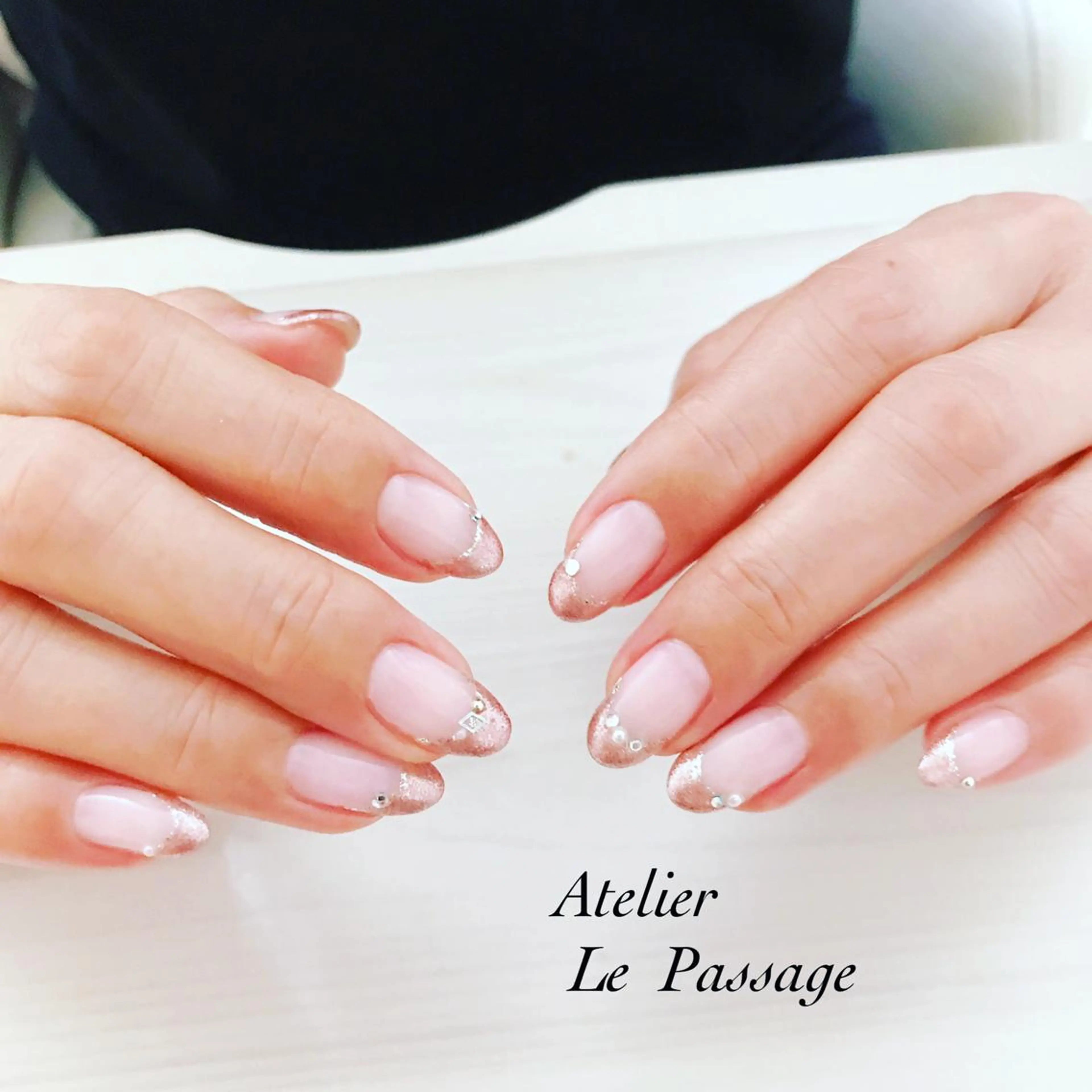 ネイル フレンチネイル ジェルネイル グラデーション ラメ(グリッター) ラメグラデーション Atelier Le Passage所属・h nakatsukaのネイルデザイン