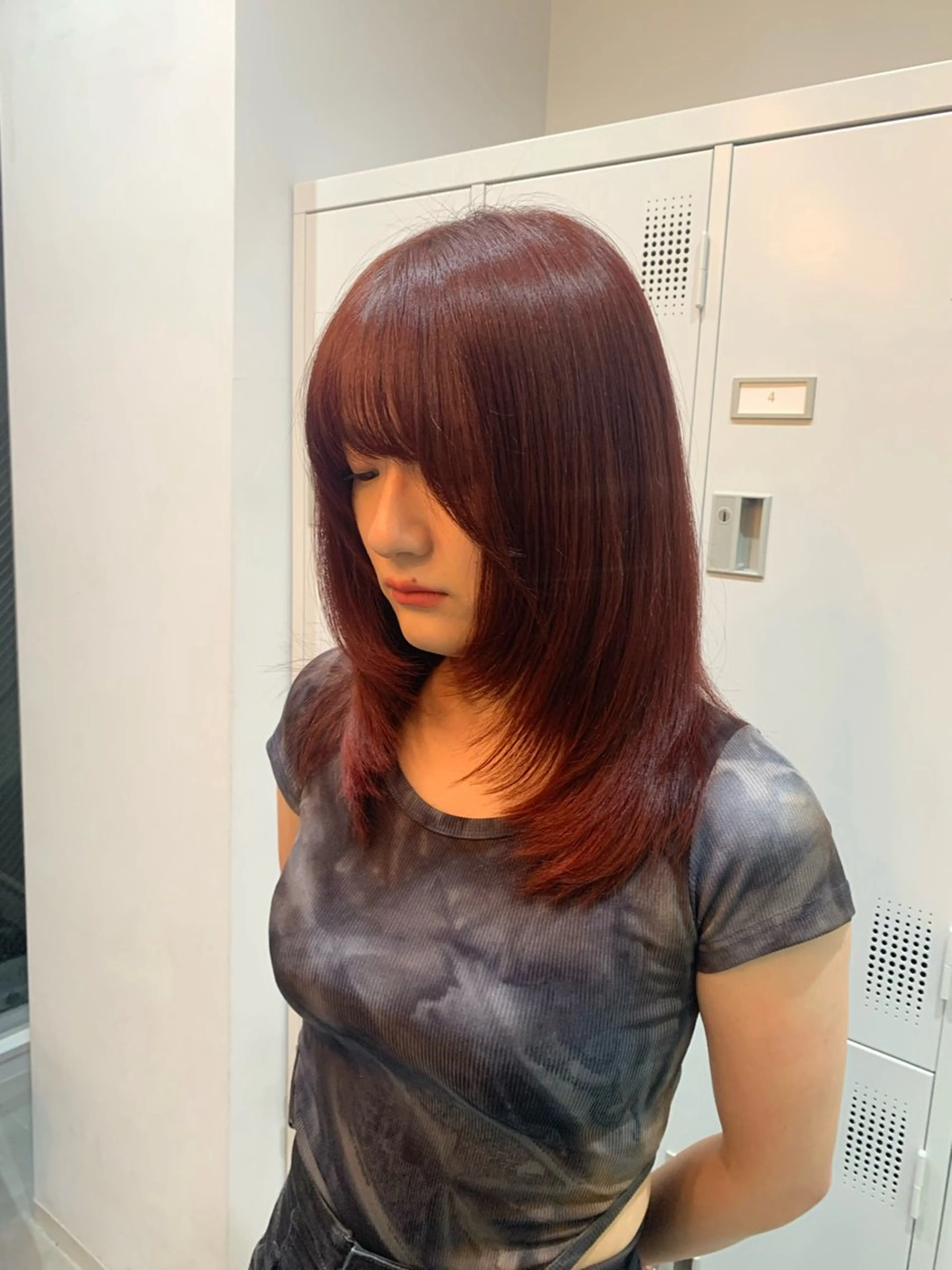 セミロング 顔まわりレイヤー 顔周りカット レイヤーカット little 小濱彰太のヘアスタイル