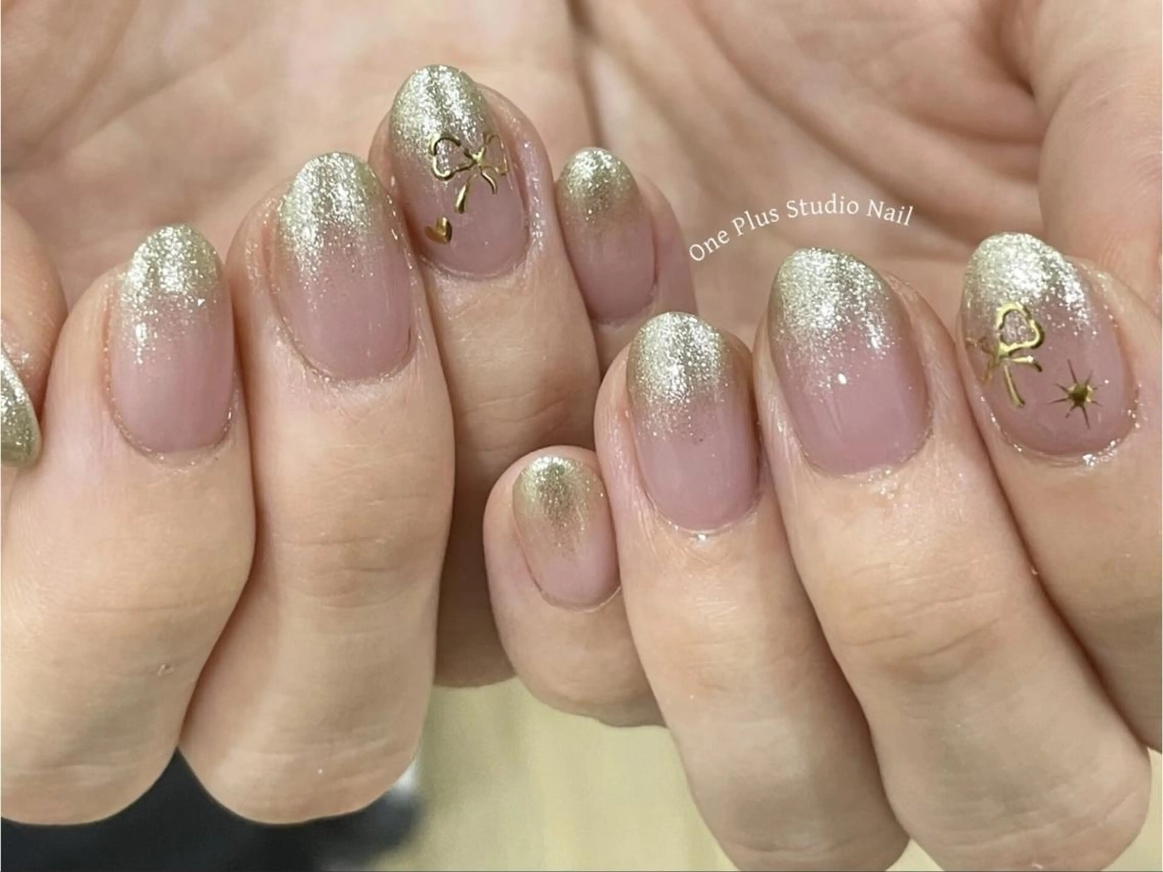 ネイル オーロラネイル 長さ出し フットネイル フレンチネイル ジェルネイル One Plus Nail Salonのネイルデザイン