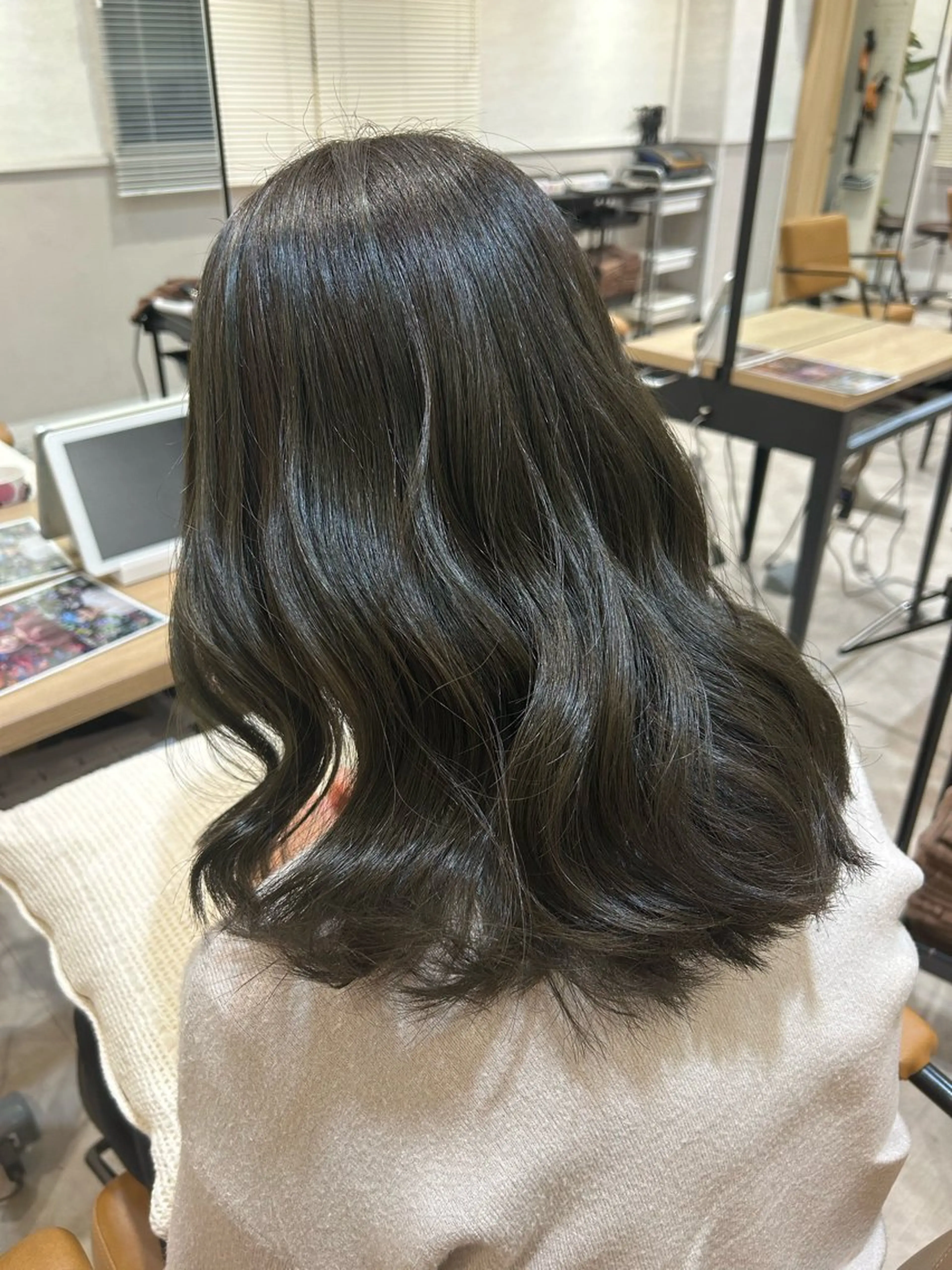 ミディアム カラー La Bonheur hair Olivier北千住店【ラボヌールヘアーオリヴィエ】所属・RAN 🎀のヘアスタイル