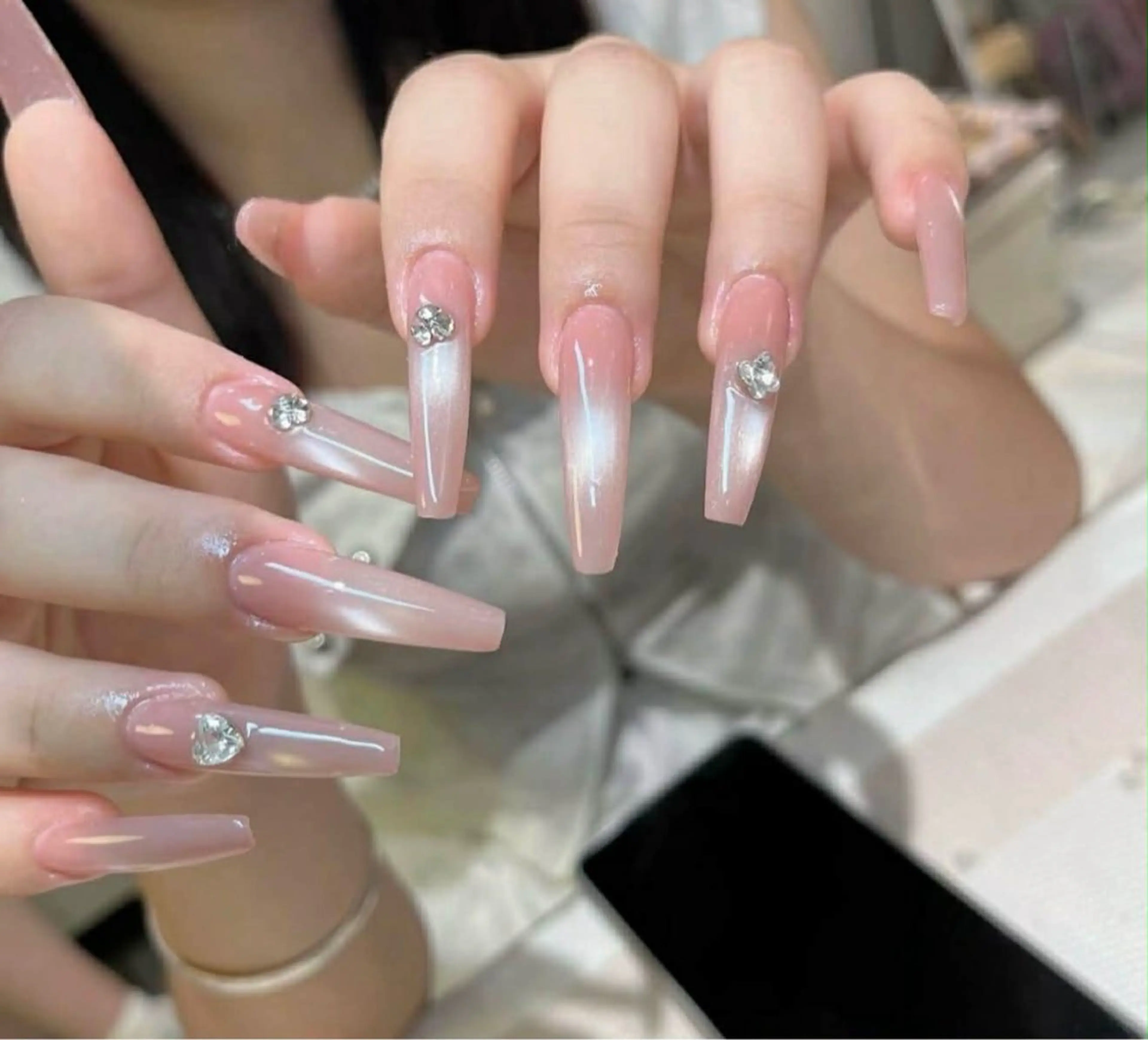 ネイル オーロラネイル ブルー チークネイル フットネイル フレンチネイル ハンドネイル Ema エマのネイルデザイン