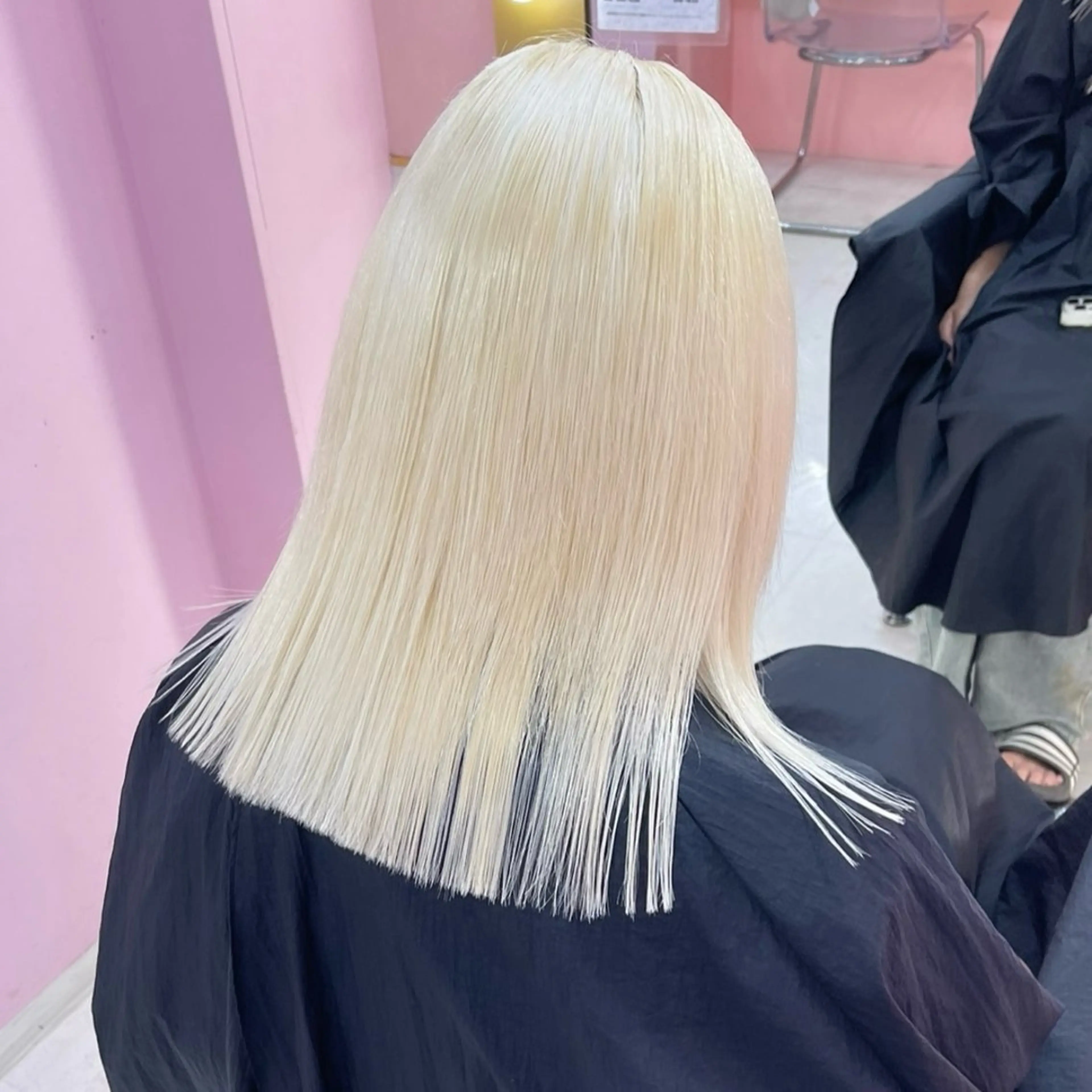 【人気𝐍𝐎.𝟑】最高級ブリーチ+艶髪カラー＋補修トリートメントの写真