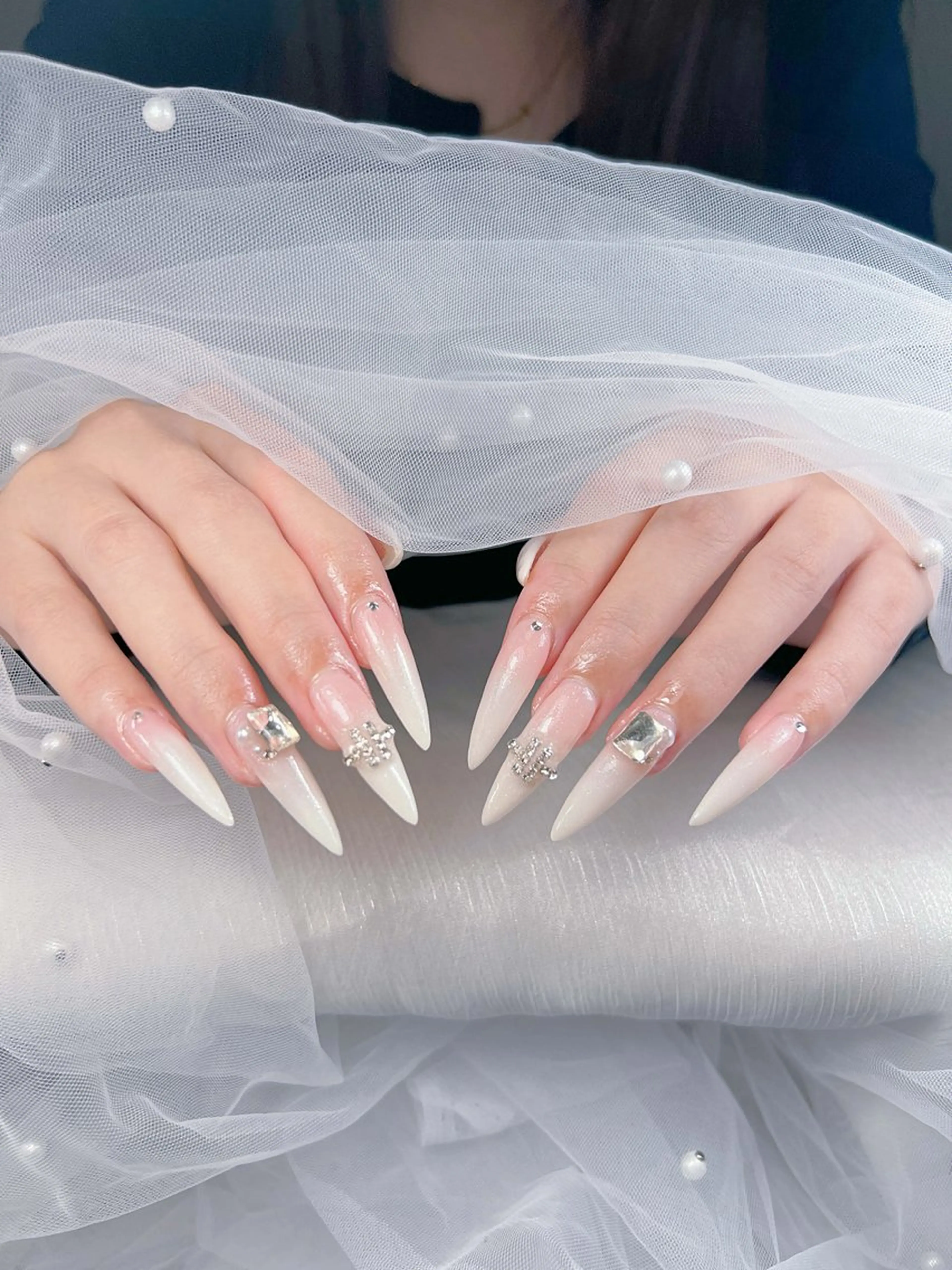 ネイル アートネイル オーロラネイル チークネイル 長さ出し フットネイル ハンドネイル ハンドケア Mio_ Noiranailのネイルデザイン