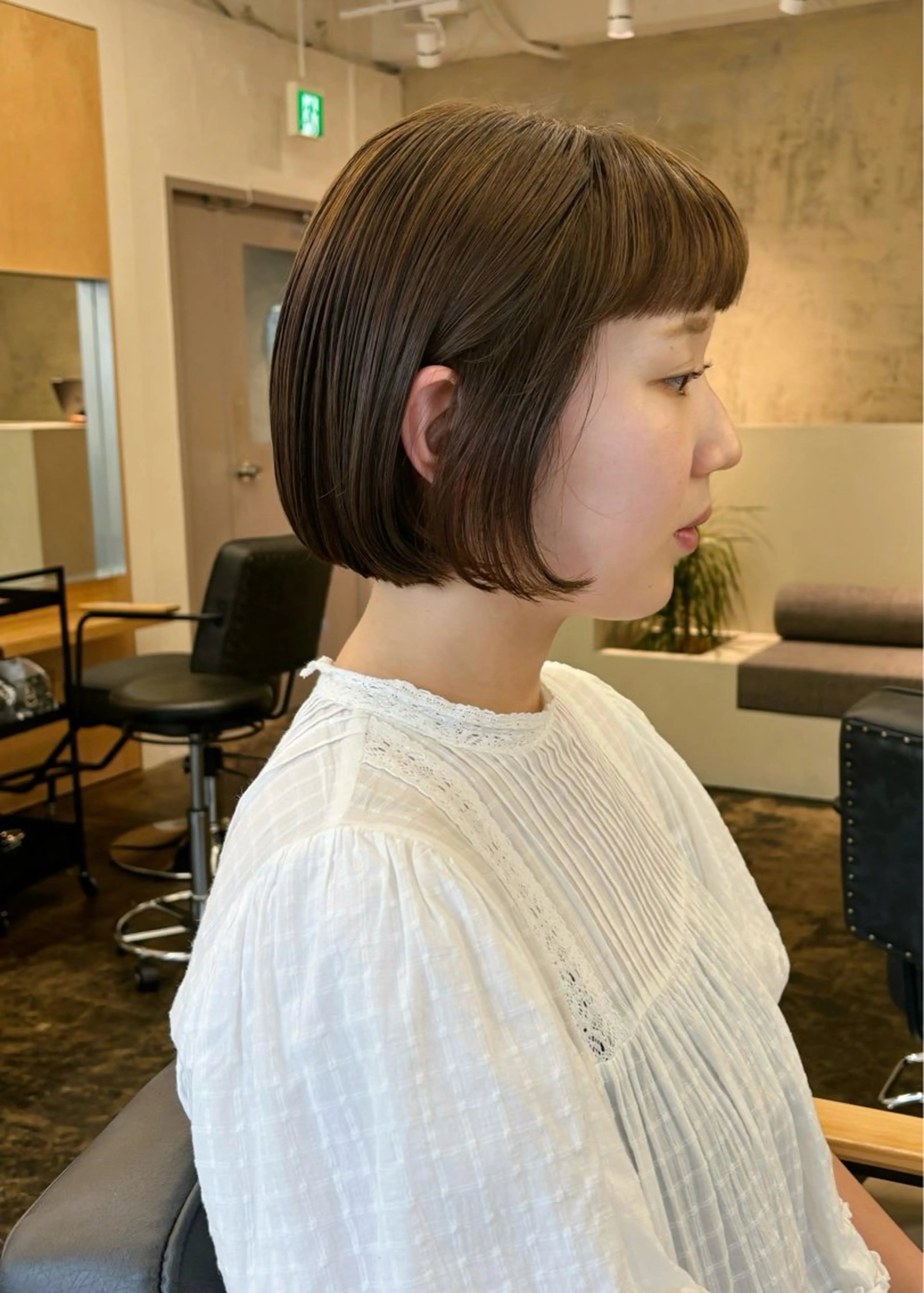 ショート カラー ベージュカラー ブリーチ 透明感カラー ブリーチなしカラー オリーブベージュ カット ヘアカラー 西山 紗耶香🪽 透明感カラー/ボブのヘアスタイル