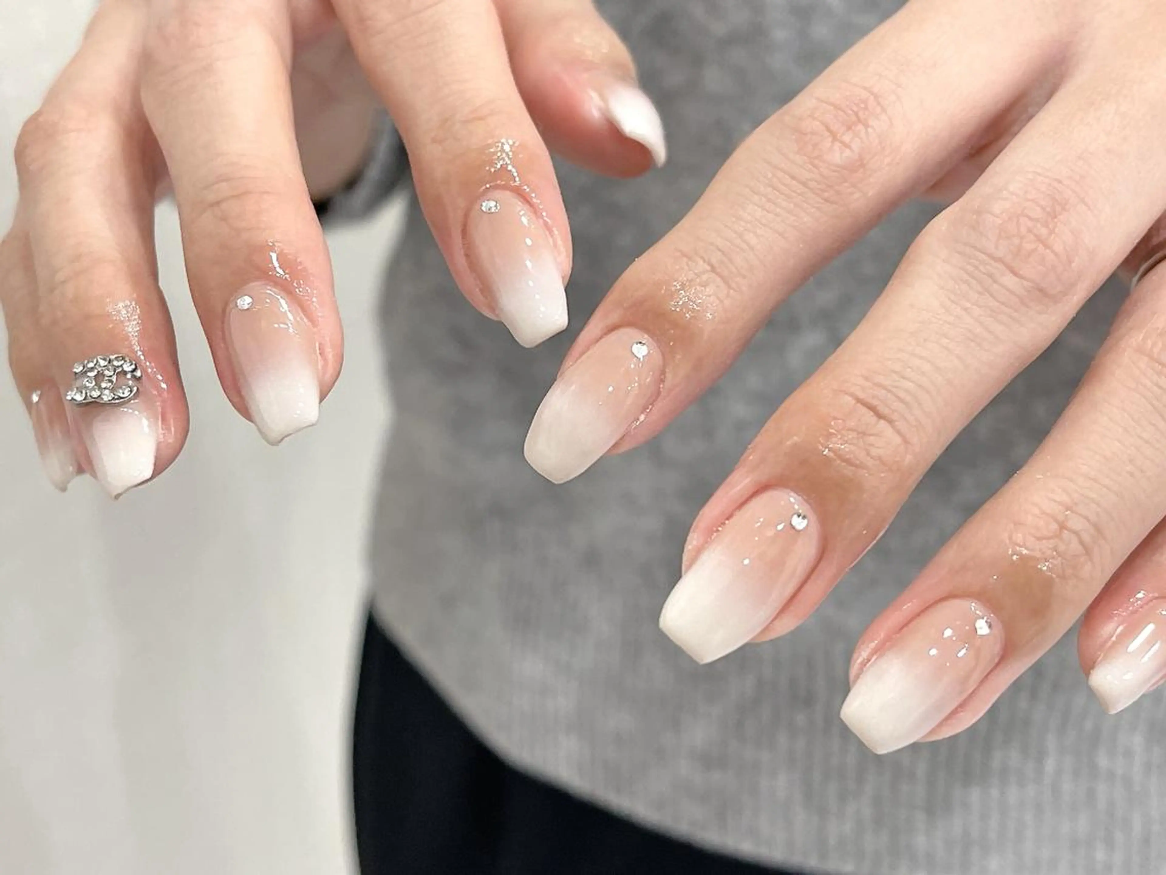 ネイル アートネイル 持ち込み Shis_🦄shi 韓国風キラキラネイルのネイルデザイン