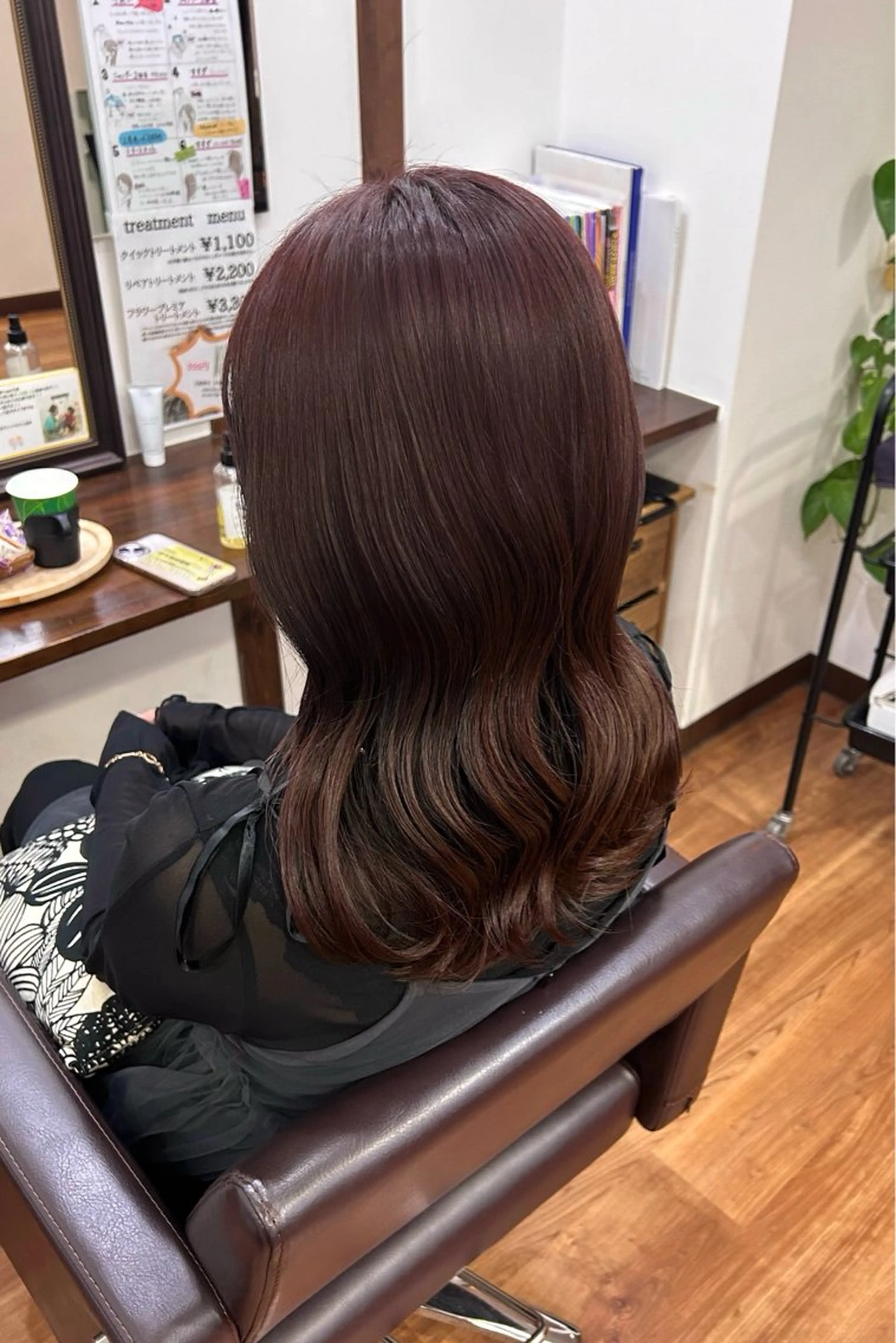 セミロング カラー ヘアアレンジ ブリーチ ピンクカラー レッドカラー ヘアカラー flower所属・原田 歩実のヘアスタイル