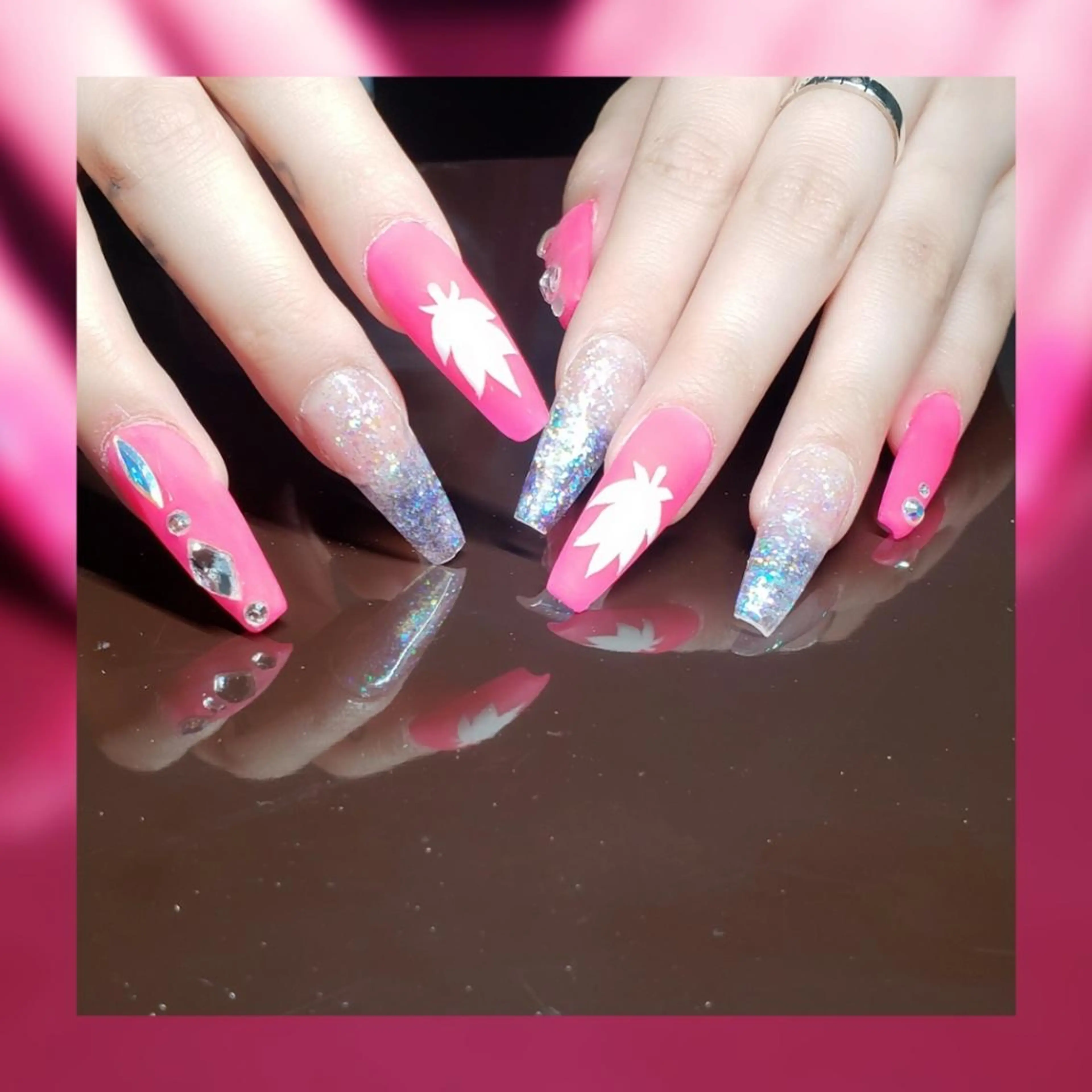 ネイル セミロング ハンドネイル クロキ 。のネイルデザイン