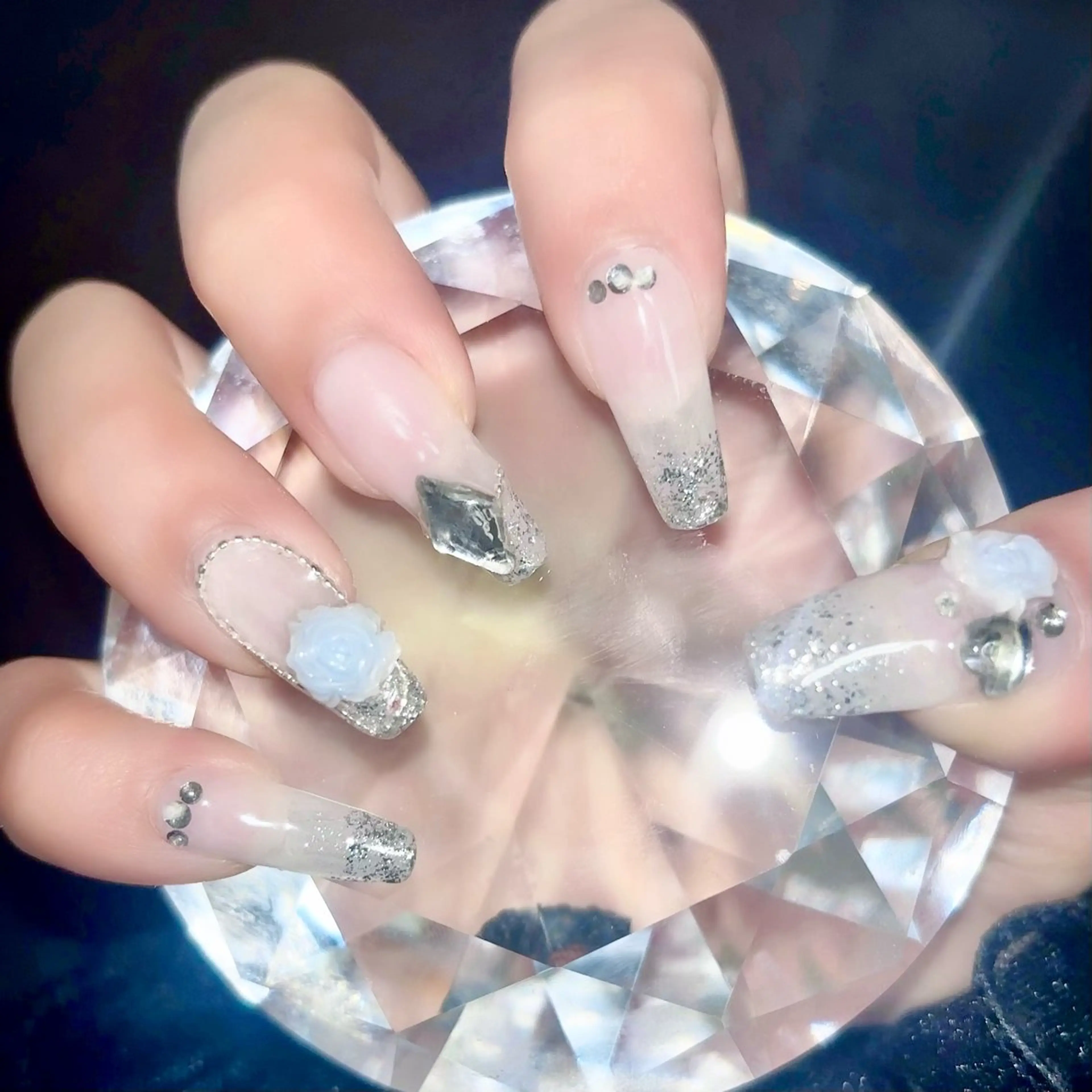 ネイル 長さ出し キラキラネイル スカルプネイル ネイルチップ ワンホンネイル ハンドネイル バストアップサロン LUNAのネイルデザイン