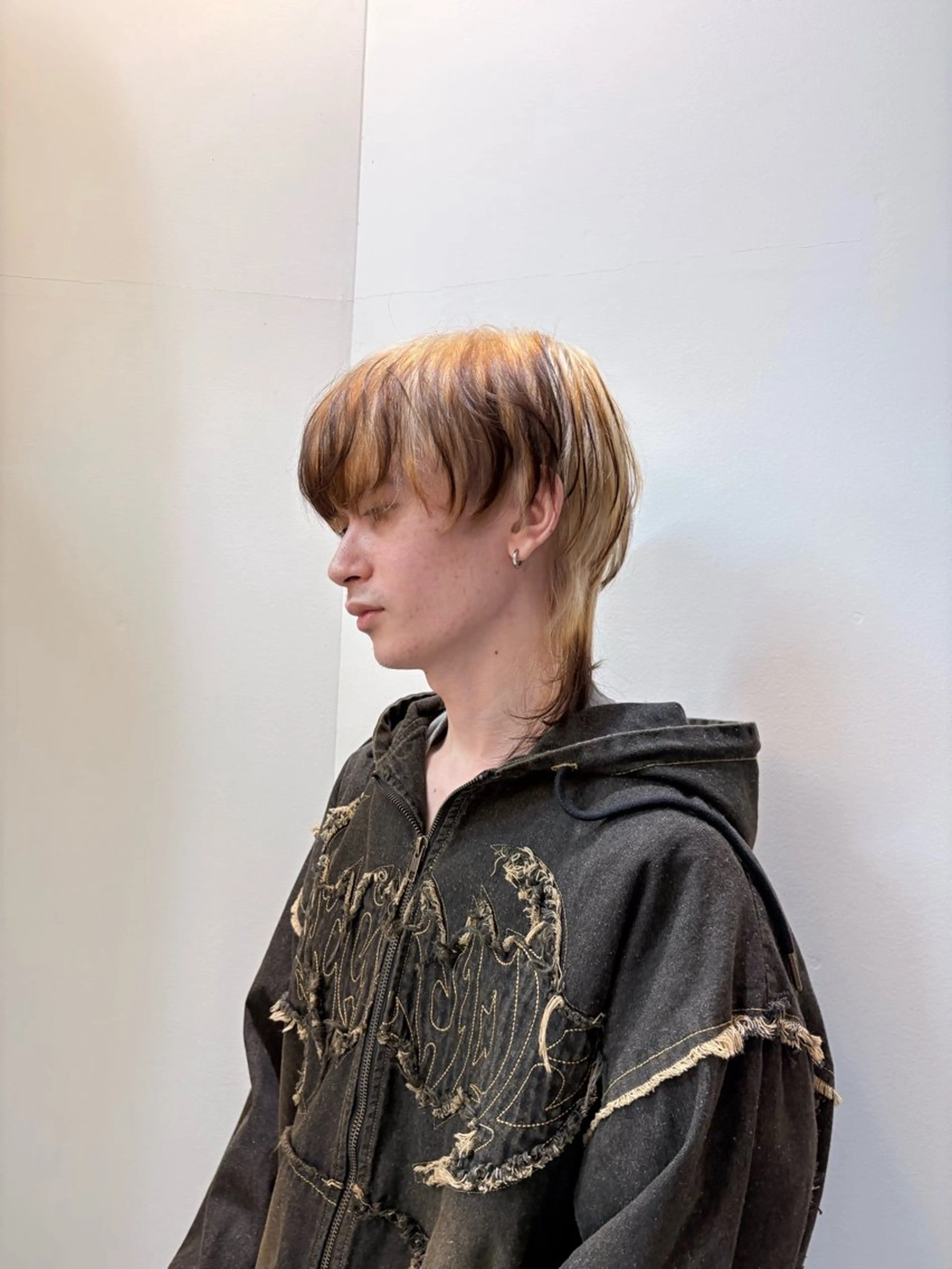 カラー メンズ カット ヘアカラー トリートメント ヘアセット 高明度ハイトーン× ショート/莉音🧤のヘアスタイル