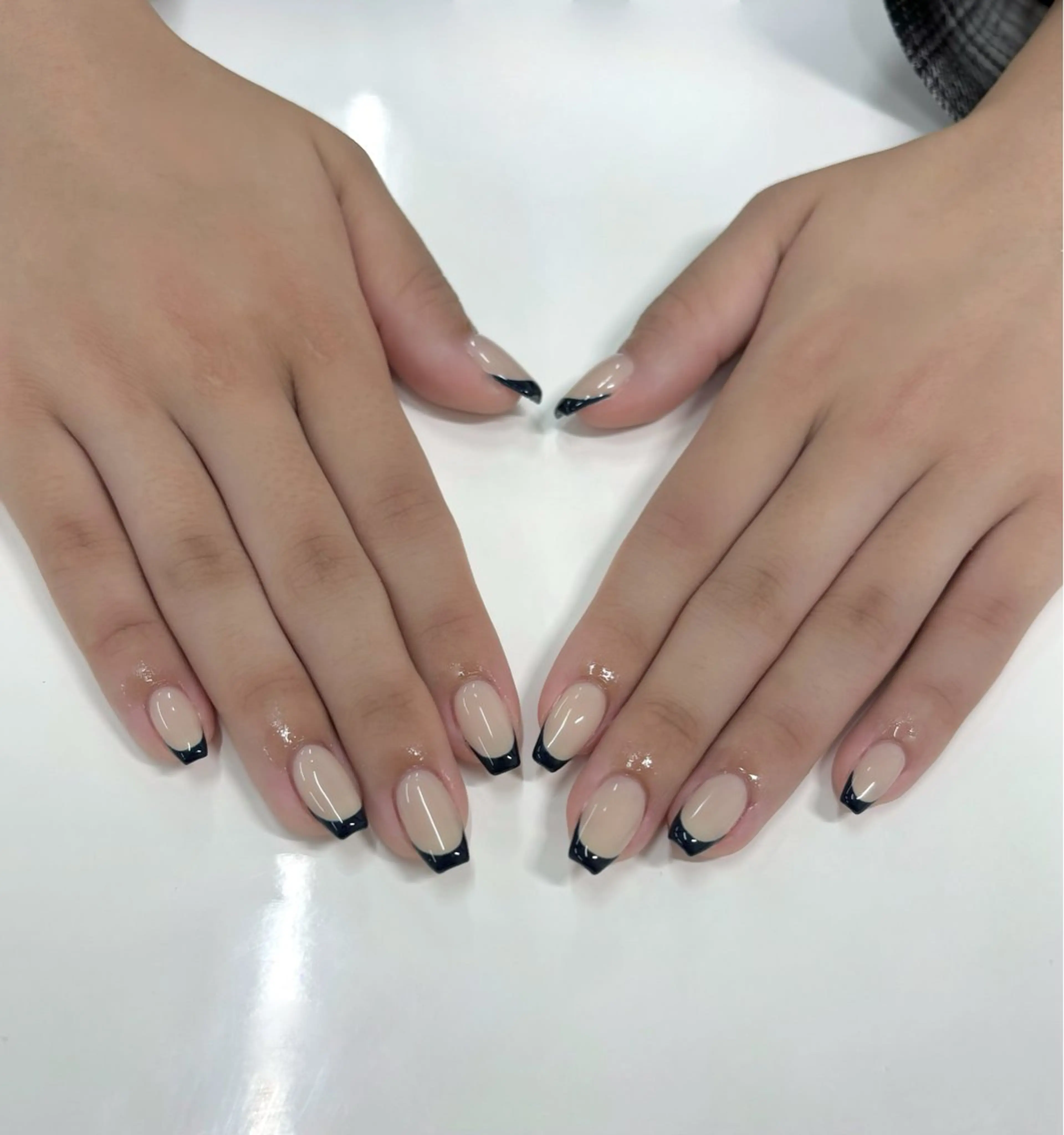 ネイル フレンチネイル ネイビー 秋元 琴音のネイルデザイン