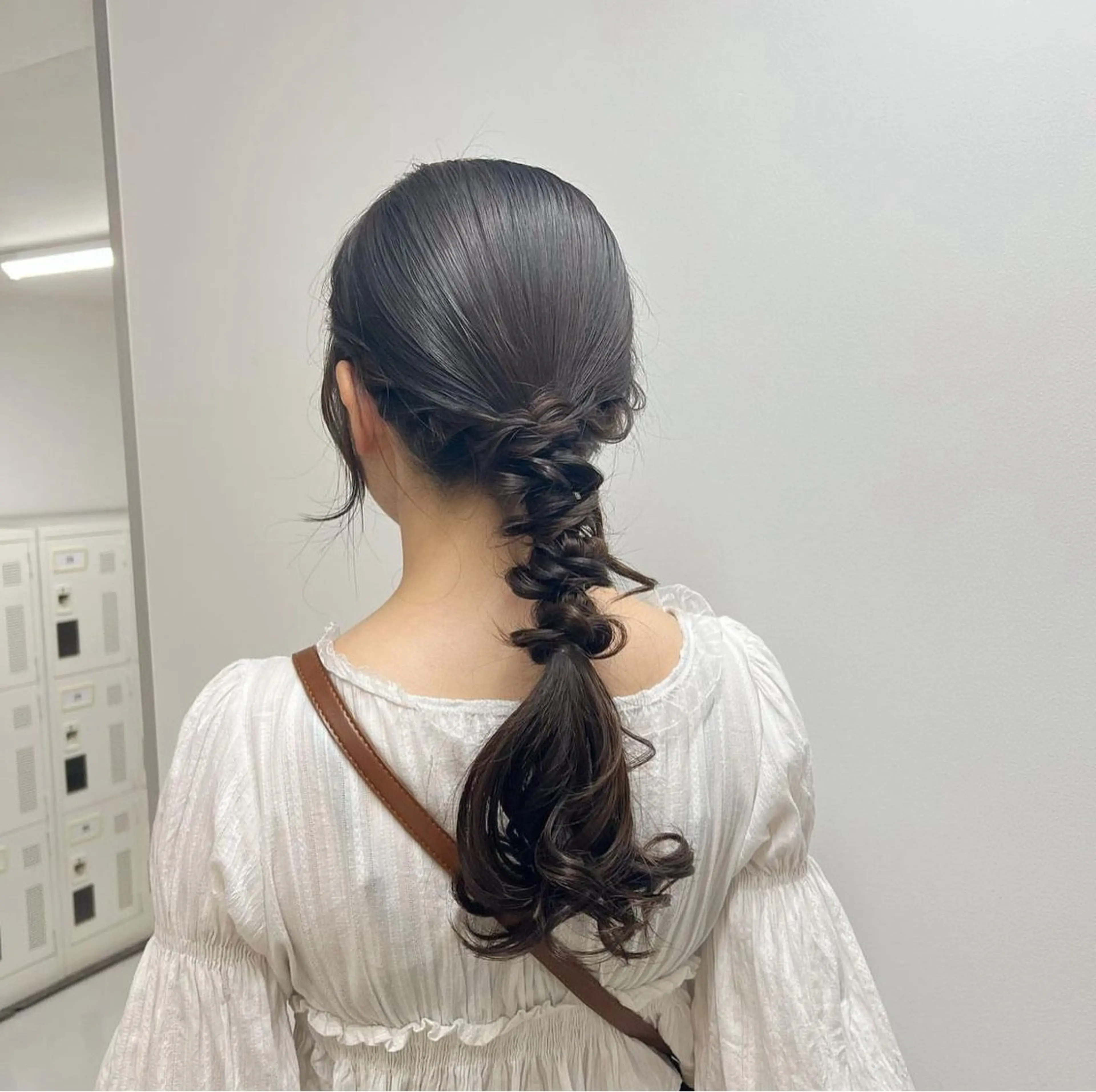 セミロング ヘアアレンジ 黒阪 なみのヘアスタイル