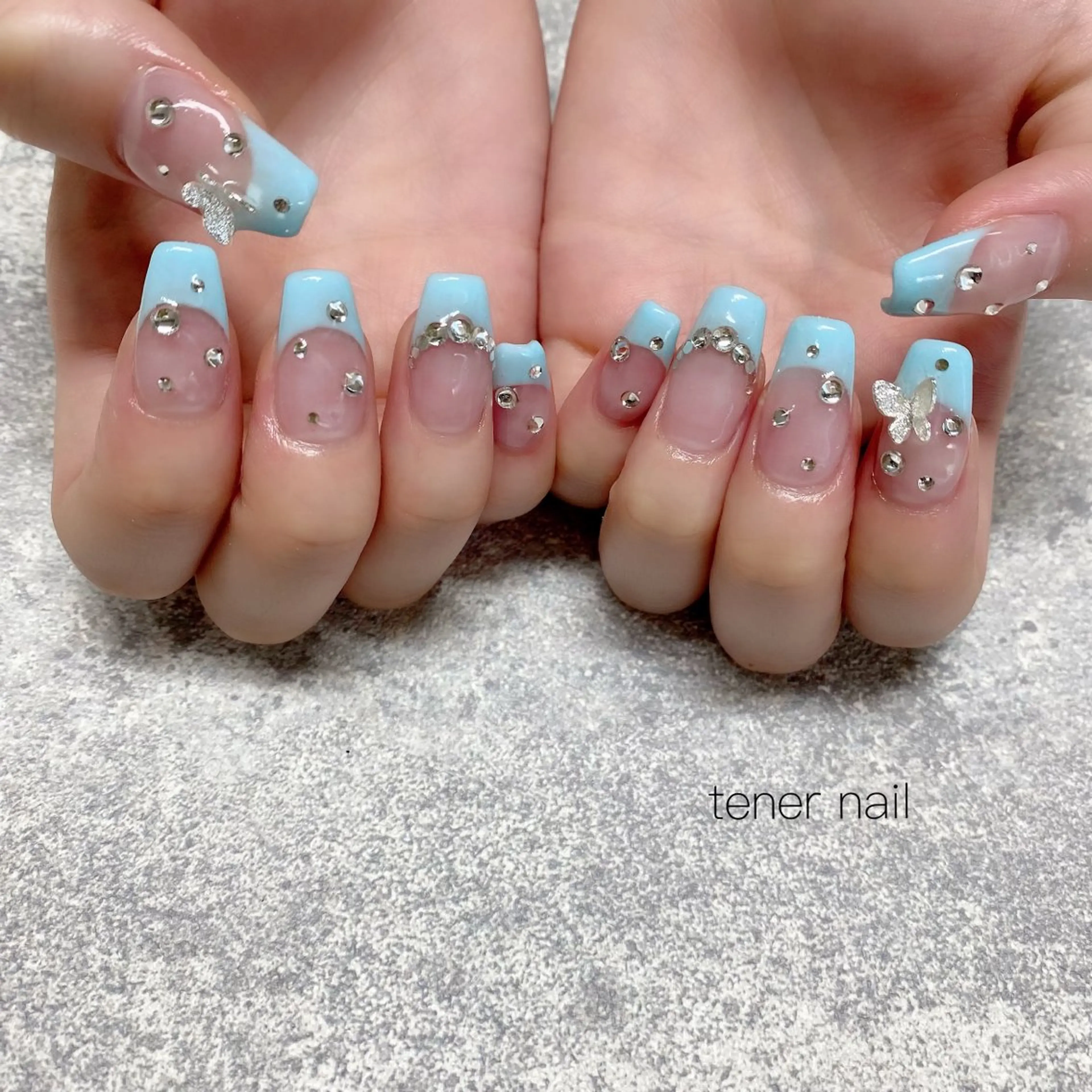 ネイル フレンチネイル 水色 シルバー tener  nail  テネルネイル所属・テネルネイル tener nailのネイルデザイン