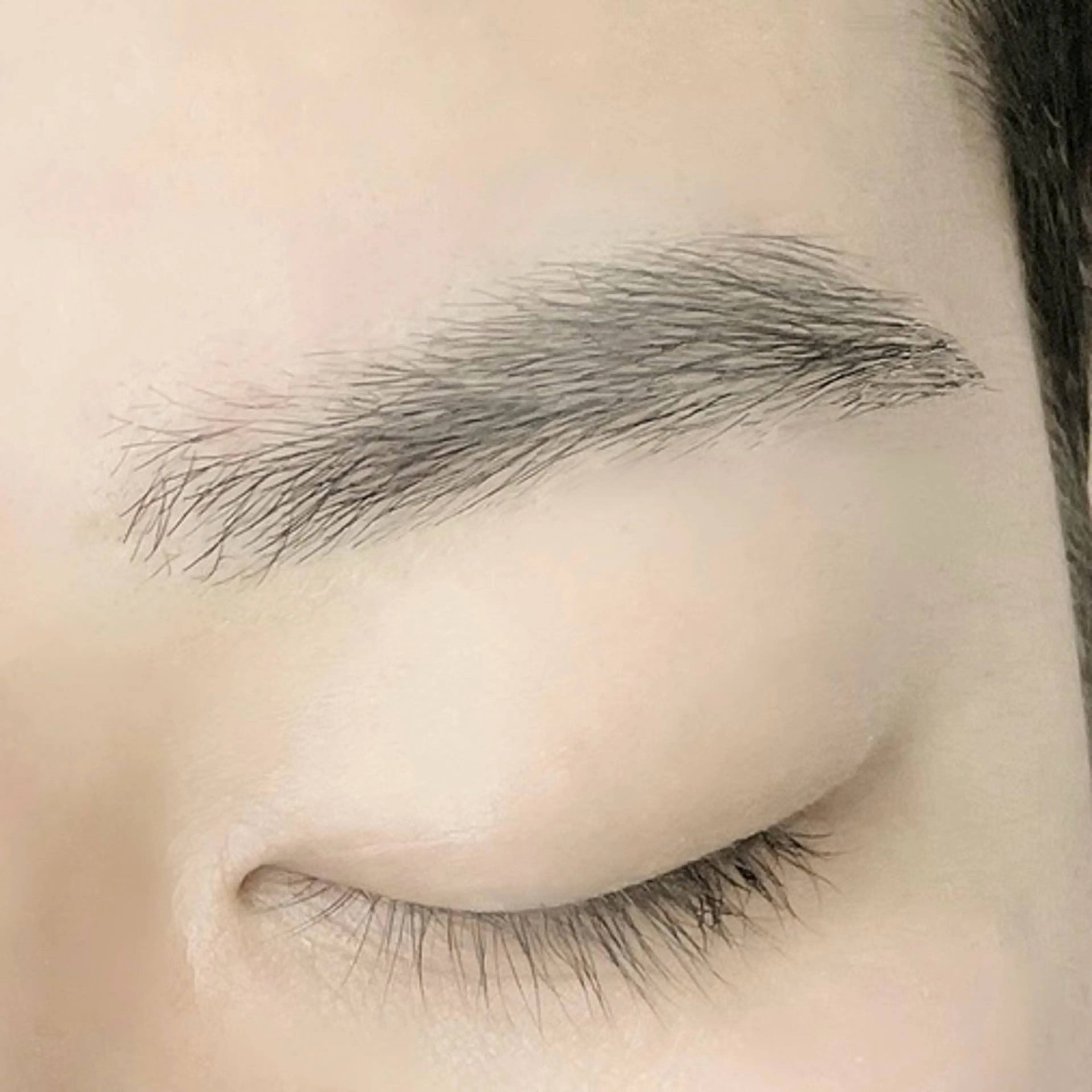 メンズ アイブロウ LOBAL アイラッシュのマツエク・マツパデザイン